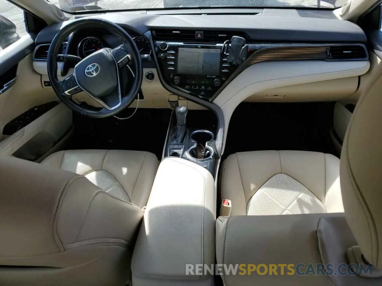 8 Photograph of a damaged car 4T1B11HK3KU704167 TOYOTA CAMRY 2019