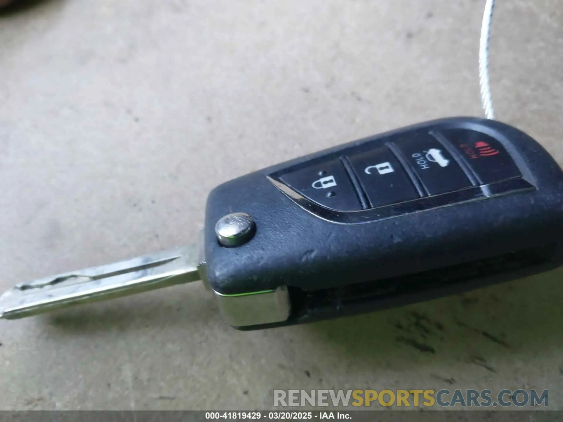 11 Photograph of a damaged car 4T1B11HK3KU705643 TOYOTA CAMRY 2019