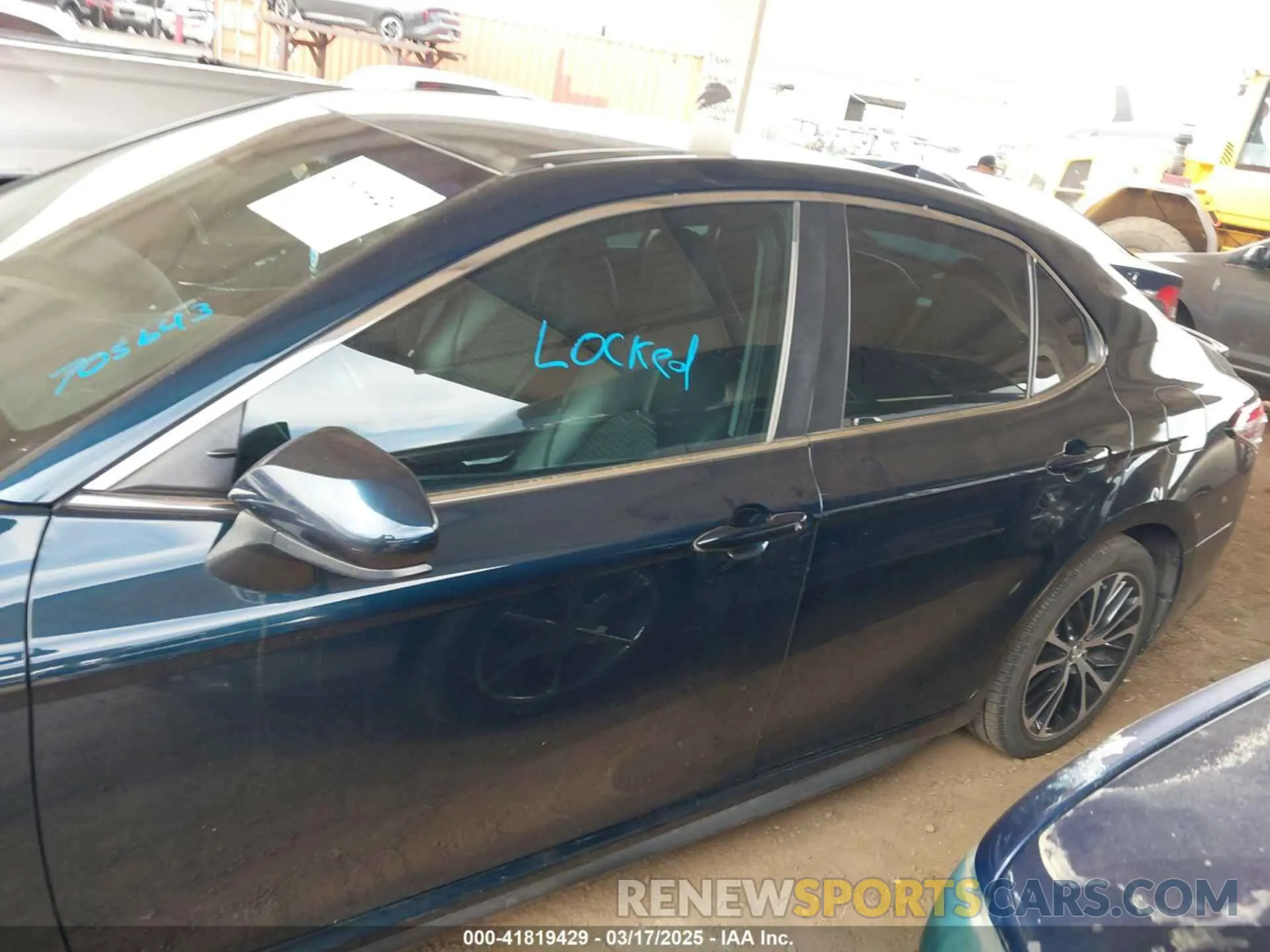 14 Photograph of a damaged car 4T1B11HK3KU705643 TOYOTA CAMRY 2019