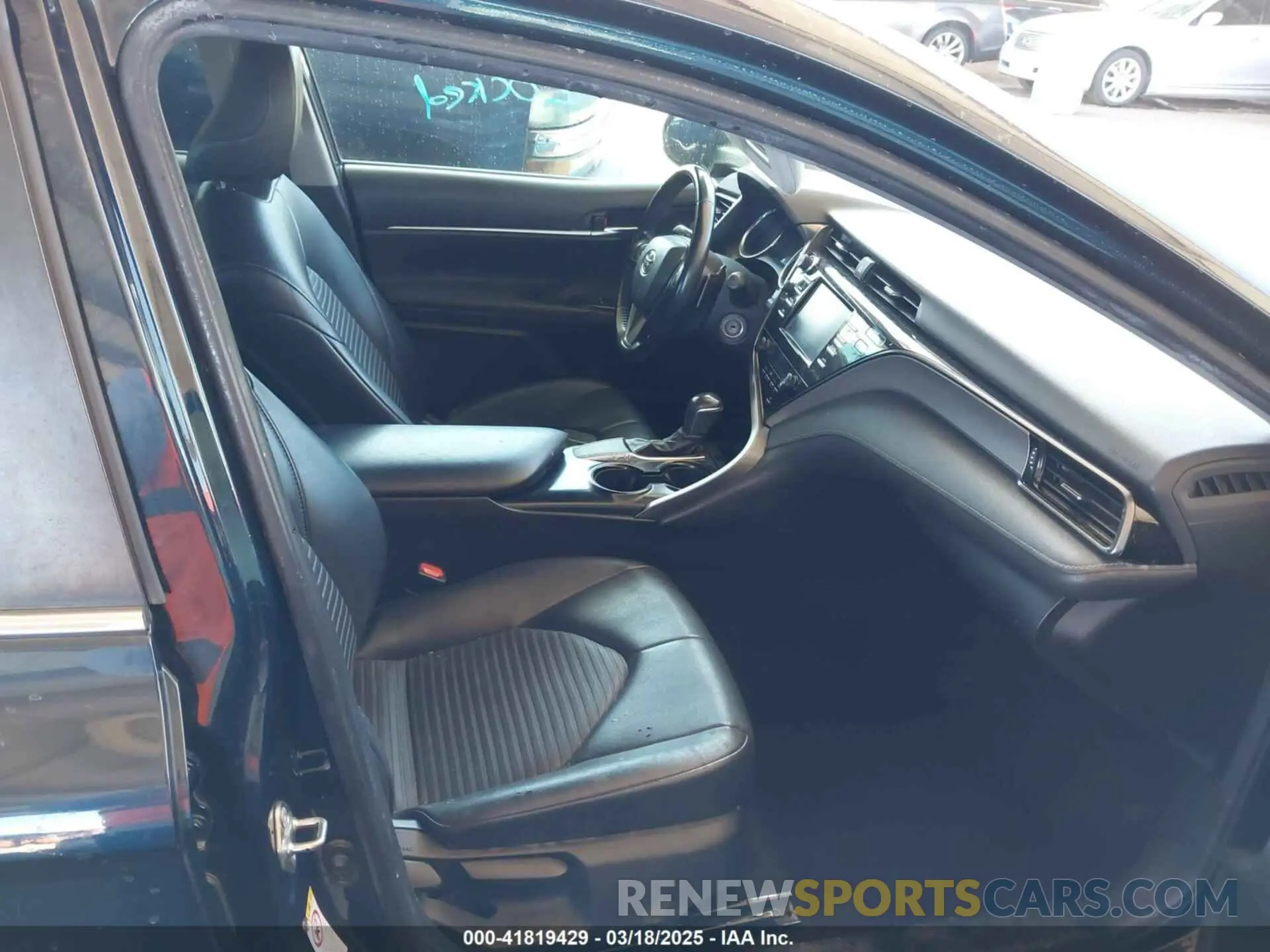 5 Photograph of a damaged car 4T1B11HK3KU705643 TOYOTA CAMRY 2019