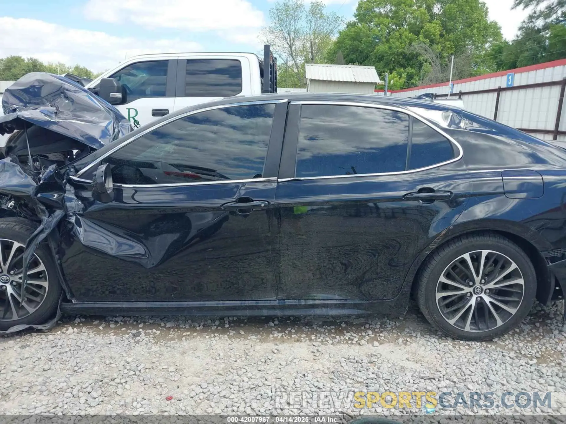 14 Photograph of a damaged car 4T1B11HK3KU706971 TOYOTA CAMRY 2019