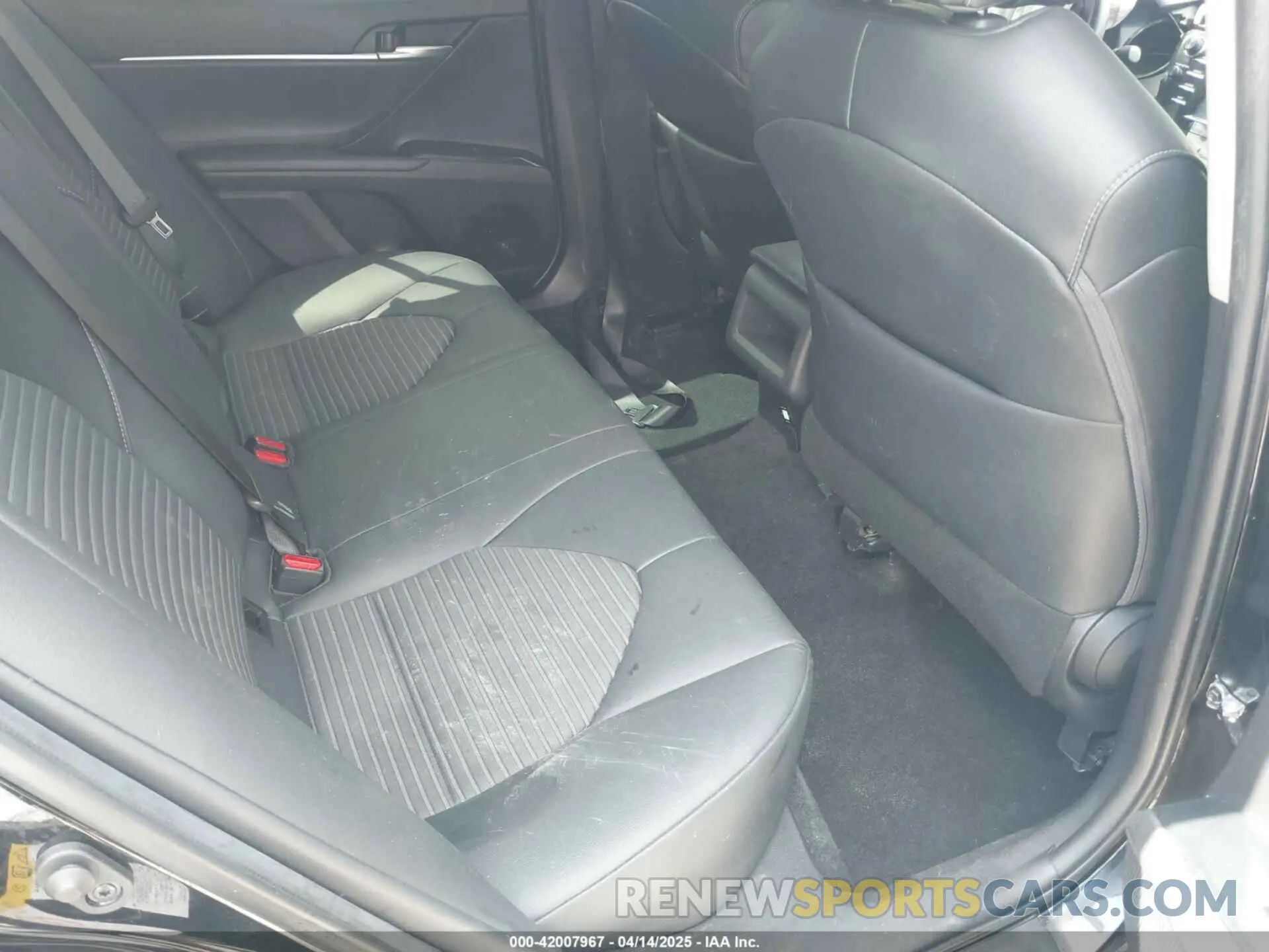 8 Photograph of a damaged car 4T1B11HK3KU706971 TOYOTA CAMRY 2019