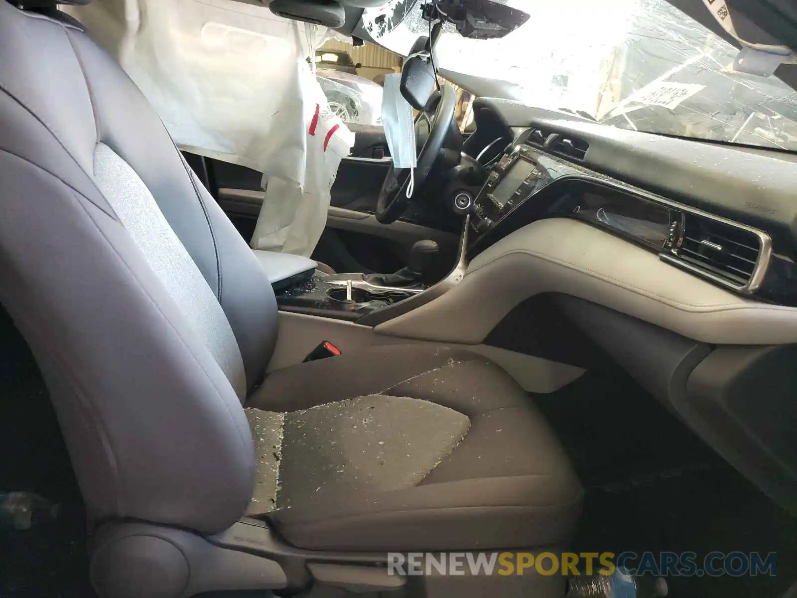 5 Photograph of a damaged car 4T1B11HK3KU710938 TOYOTA CAMRY 2019