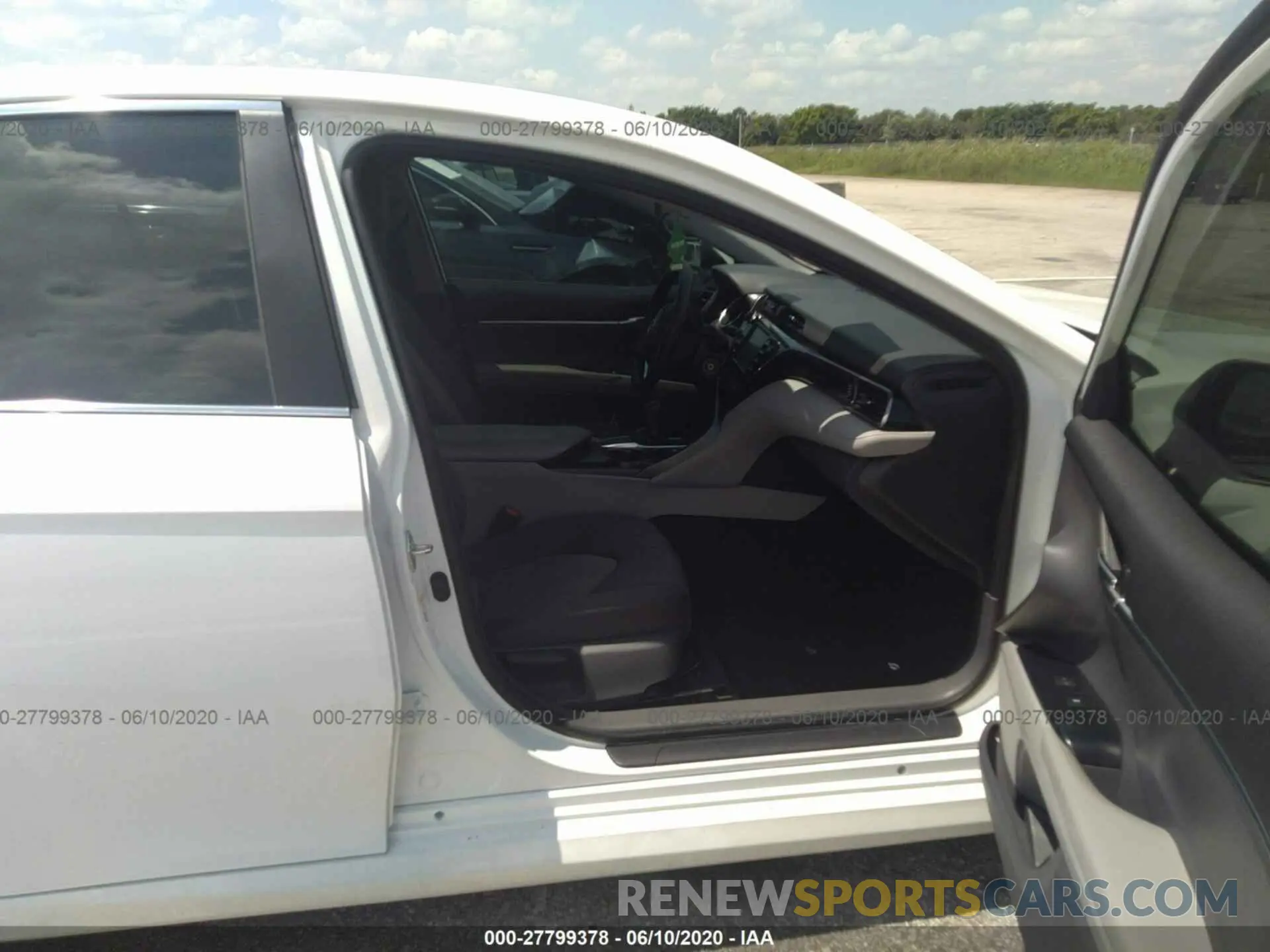 5 Photograph of a damaged car 4T1B11HK3KU711426 TOYOTA CAMRY 2019