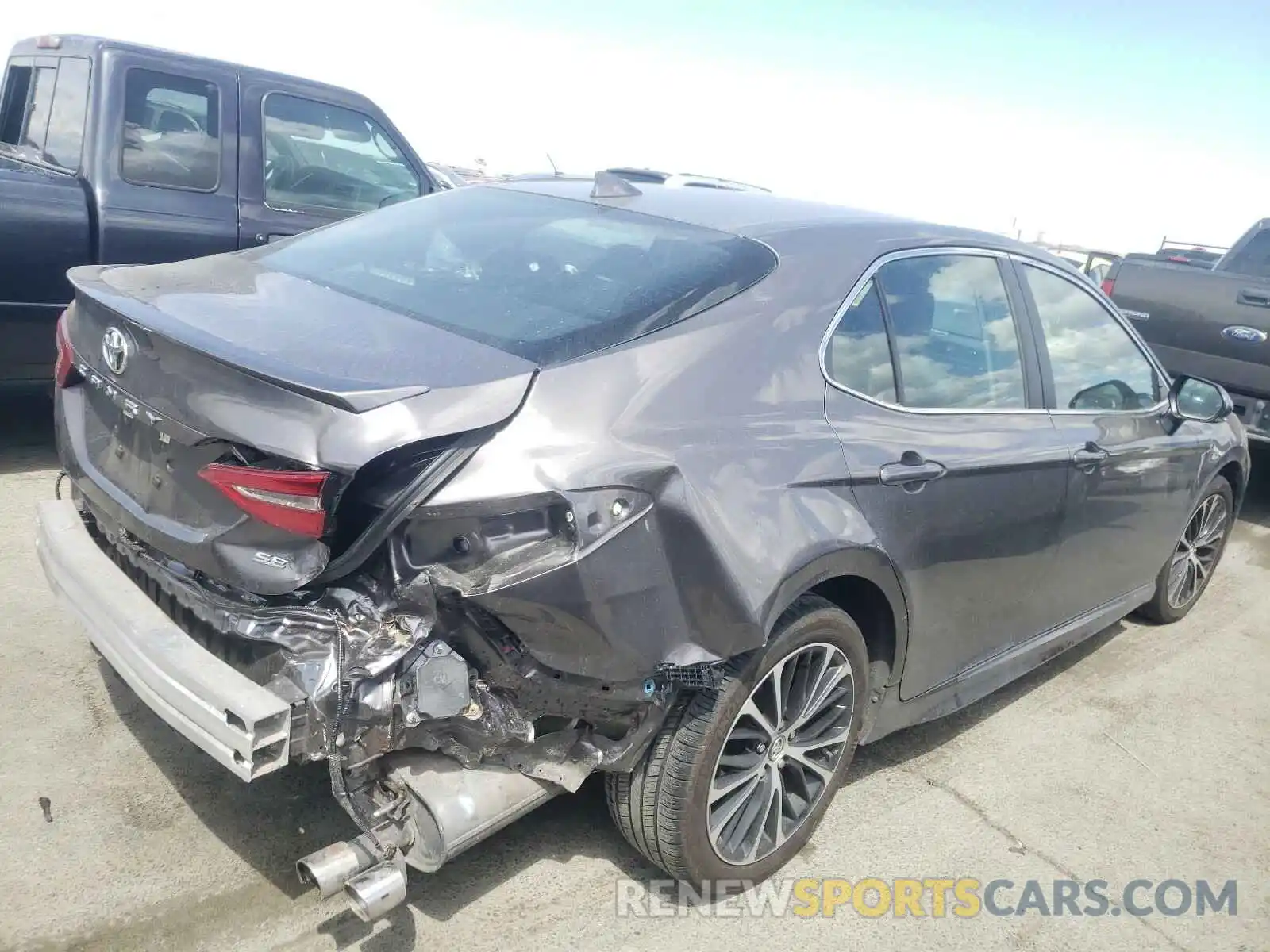 4 Photograph of a damaged car 4T1B11HK3KU713449 TOYOTA CAMRY 2019