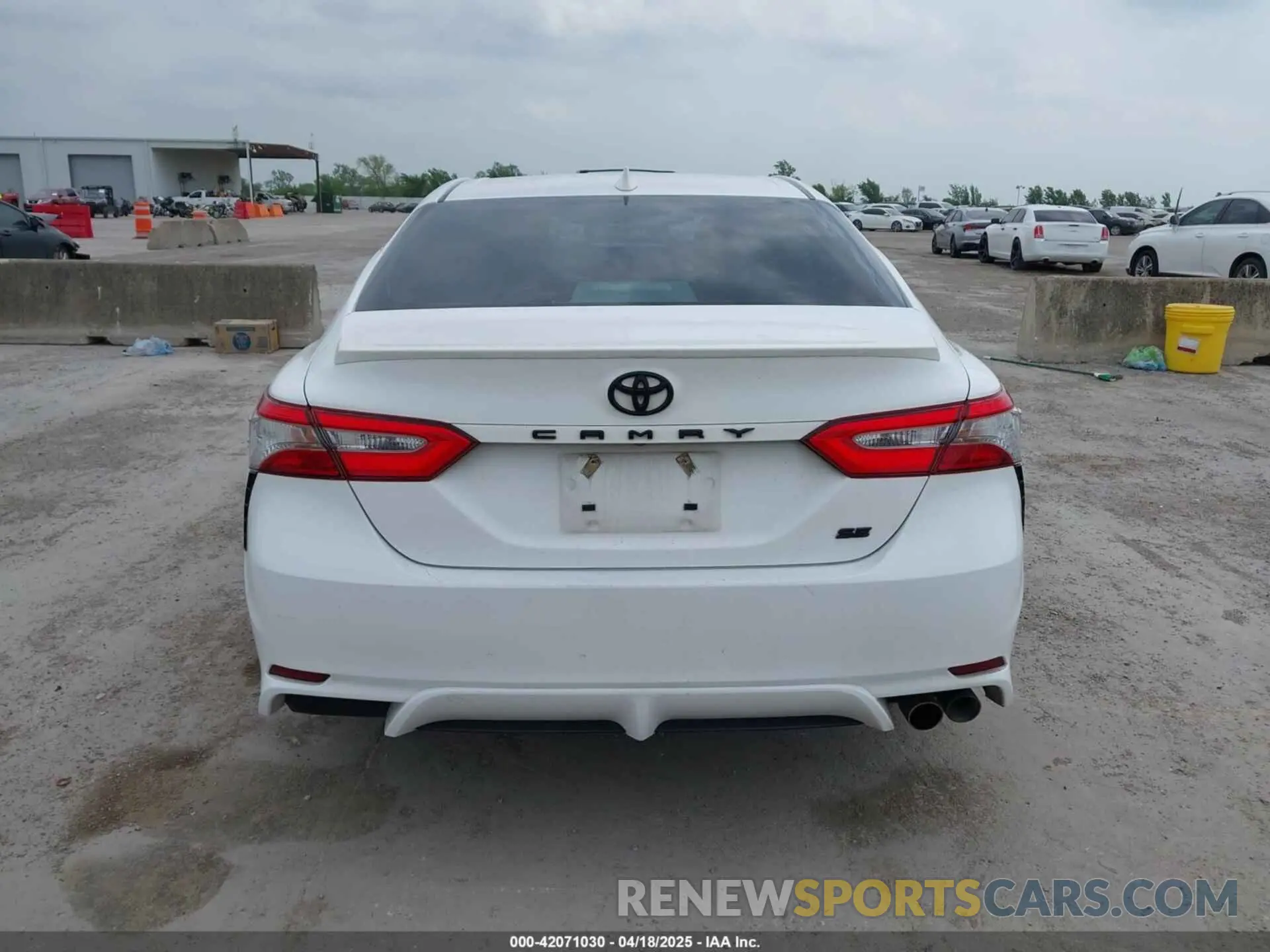 16 Photograph of a damaged car 4T1B11HK3KU719137 TOYOTA CAMRY 2019
