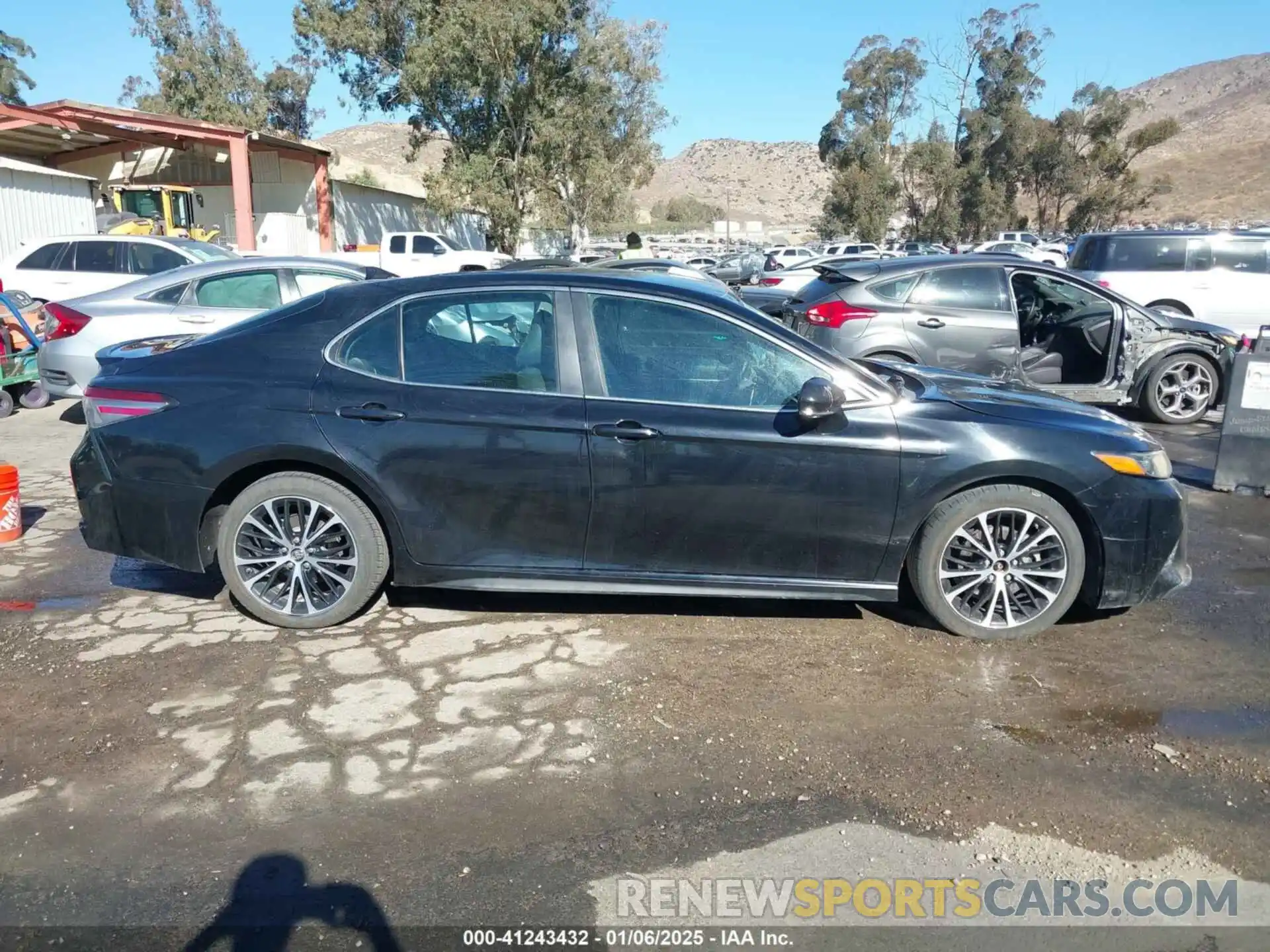 13 Photograph of a damaged car 4T1B11HK3KU723706 TOYOTA CAMRY 2019