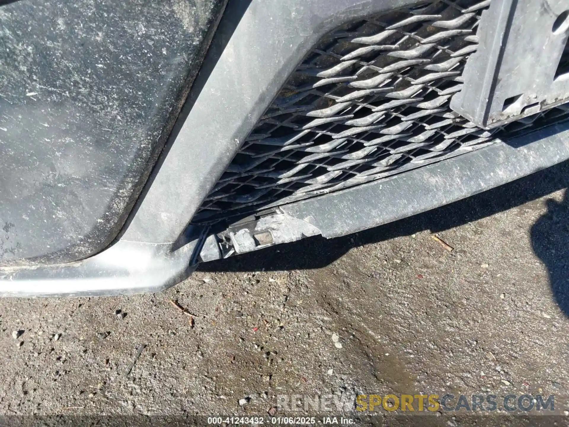 18 Photograph of a damaged car 4T1B11HK3KU723706 TOYOTA CAMRY 2019