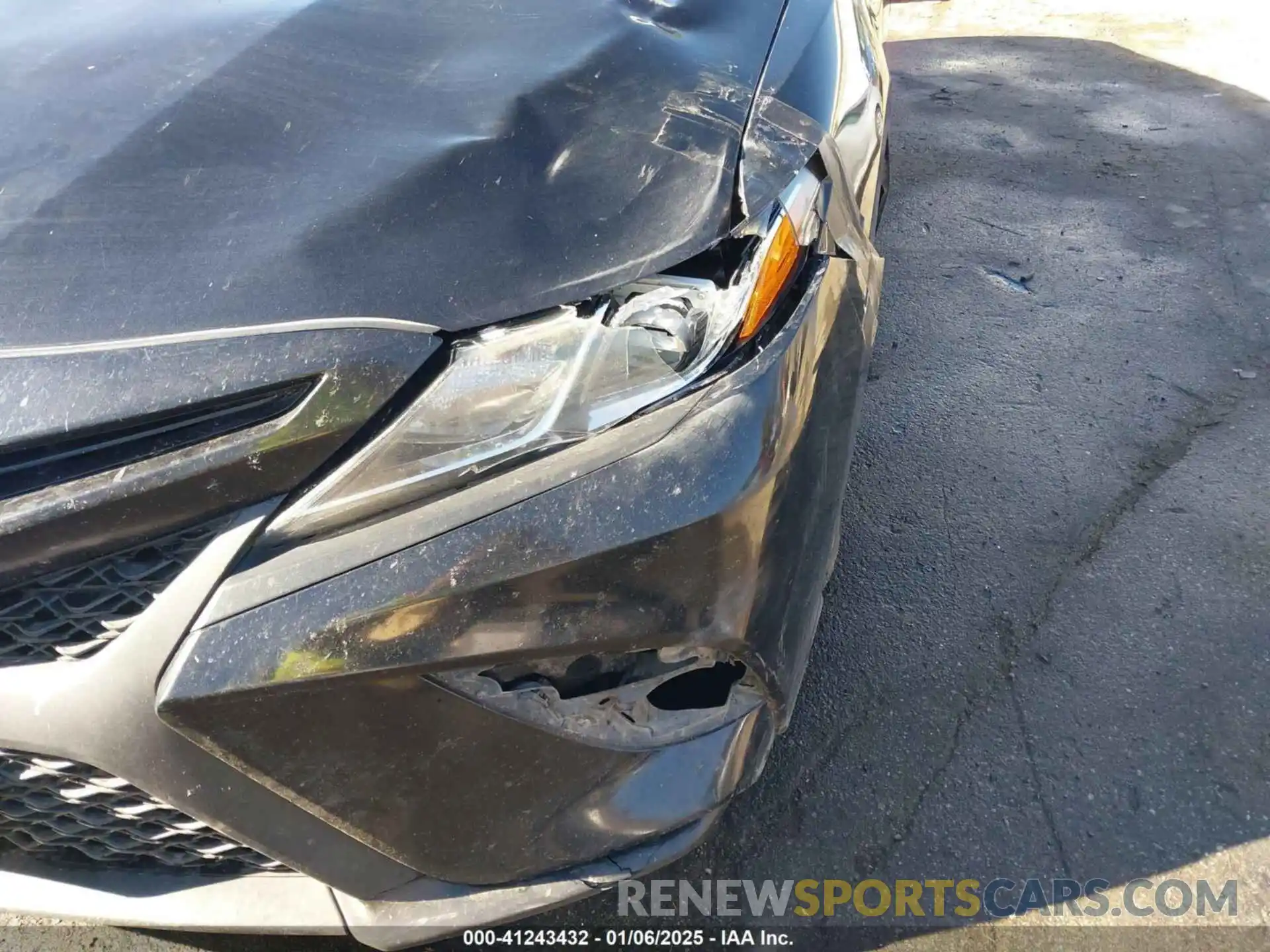 19 Photograph of a damaged car 4T1B11HK3KU723706 TOYOTA CAMRY 2019