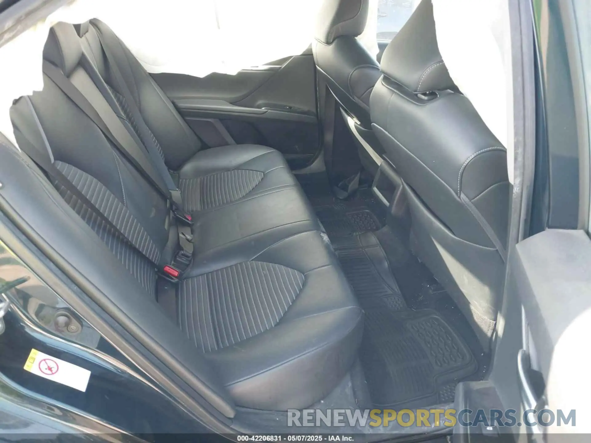 8 Photograph of a damaged car 4T1B11HK3KU729120 TOYOTA CAMRY 2019