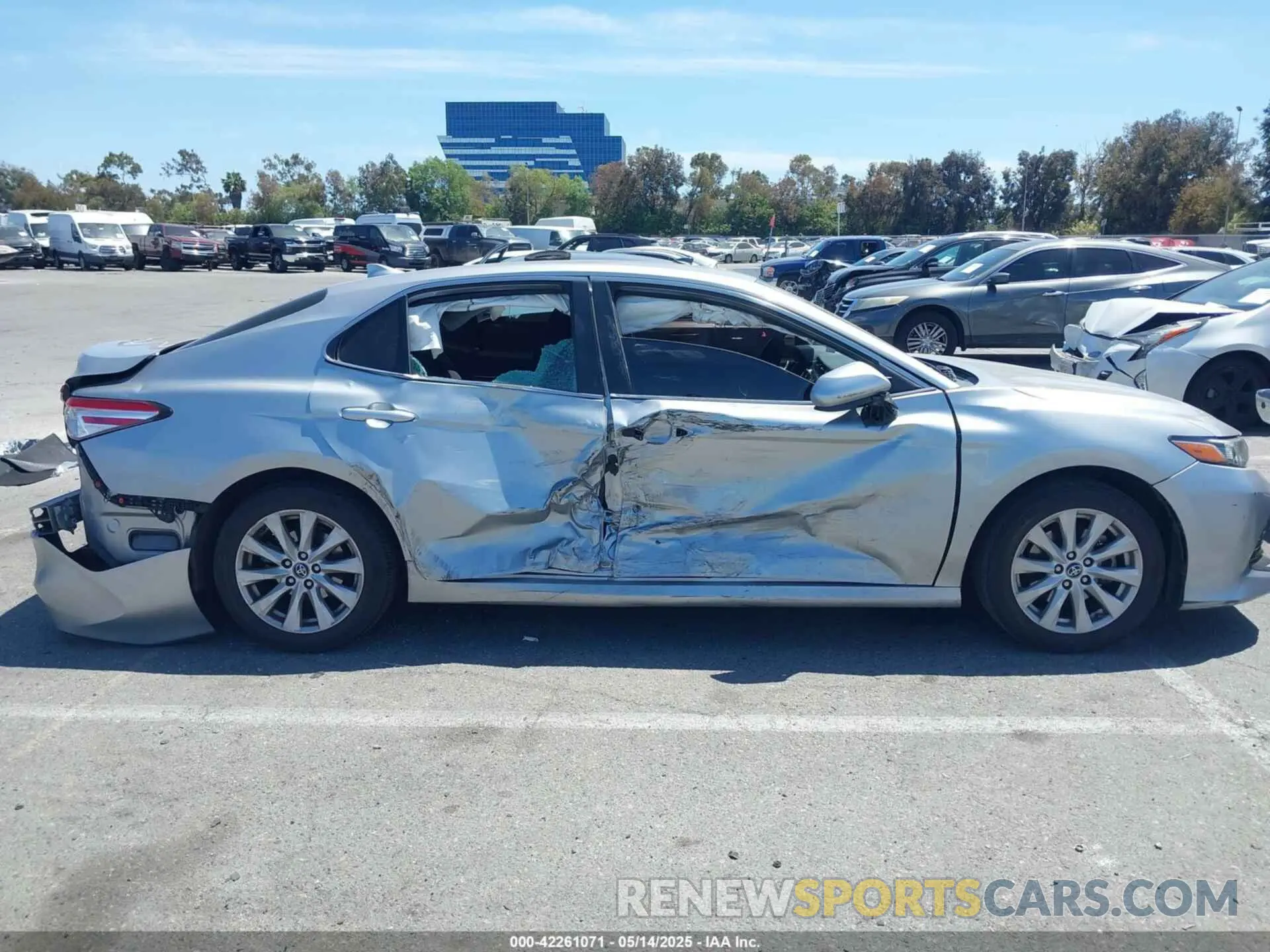 13 Photograph of a damaged car 4T1B11HK3KU729666 TOYOTA CAMRY 2019