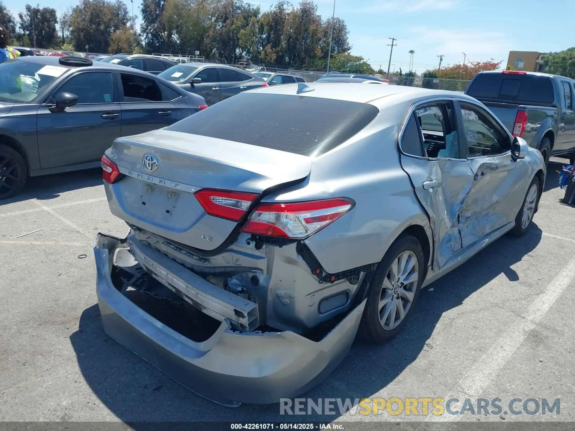 4 Photograph of a damaged car 4T1B11HK3KU729666 TOYOTA CAMRY 2019