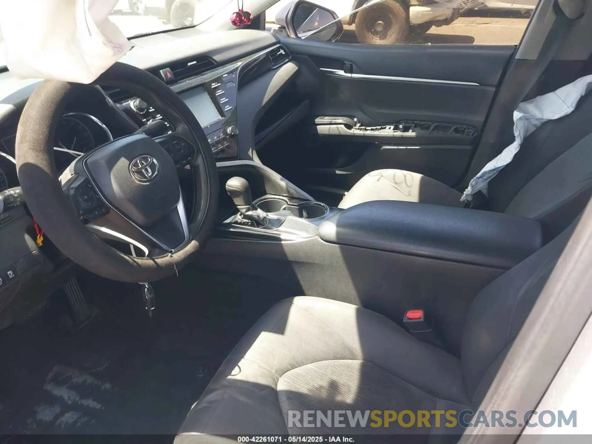 5 Photograph of a damaged car 4T1B11HK3KU729666 TOYOTA CAMRY 2019