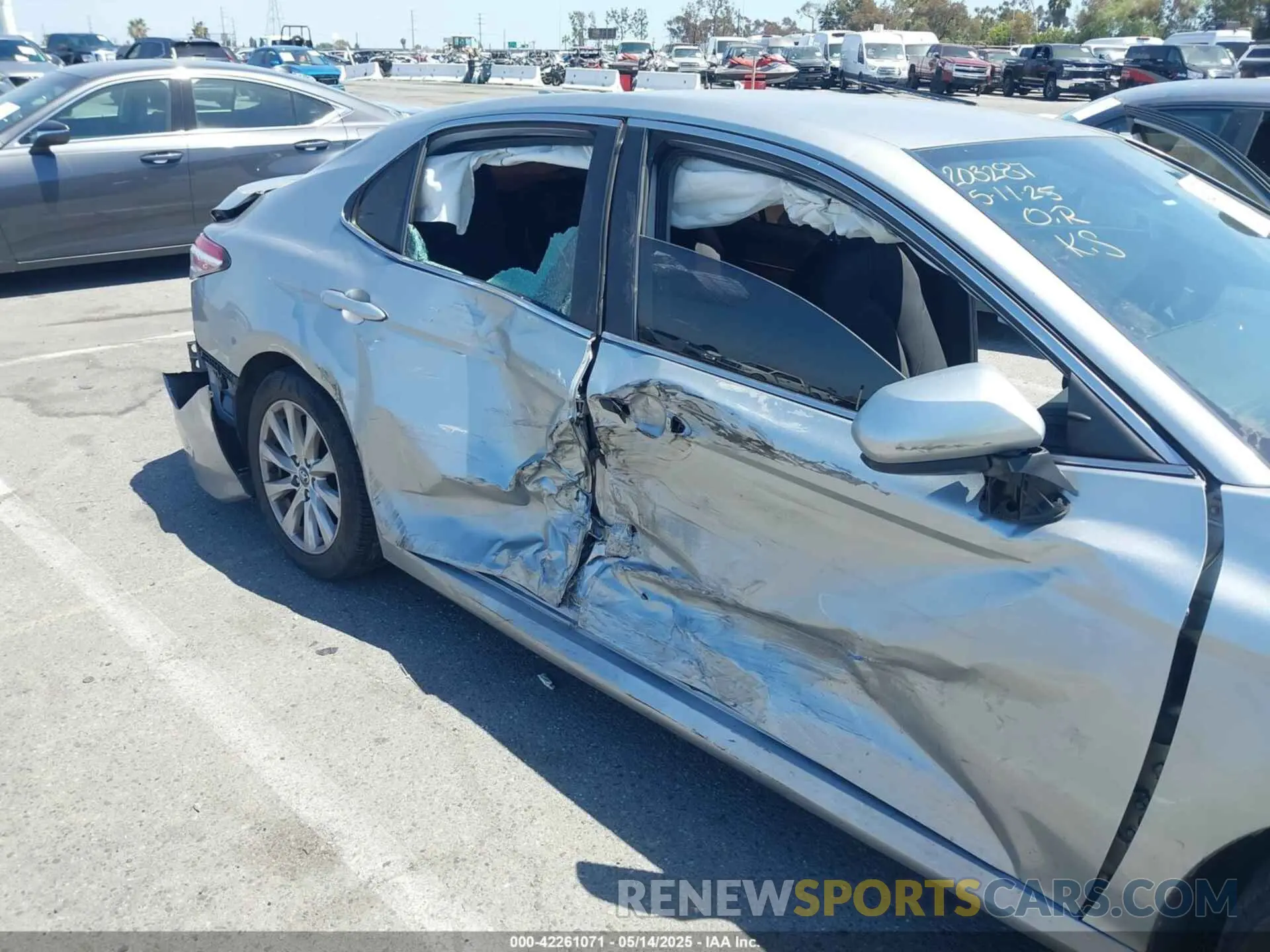 6 Photograph of a damaged car 4T1B11HK3KU729666 TOYOTA CAMRY 2019
