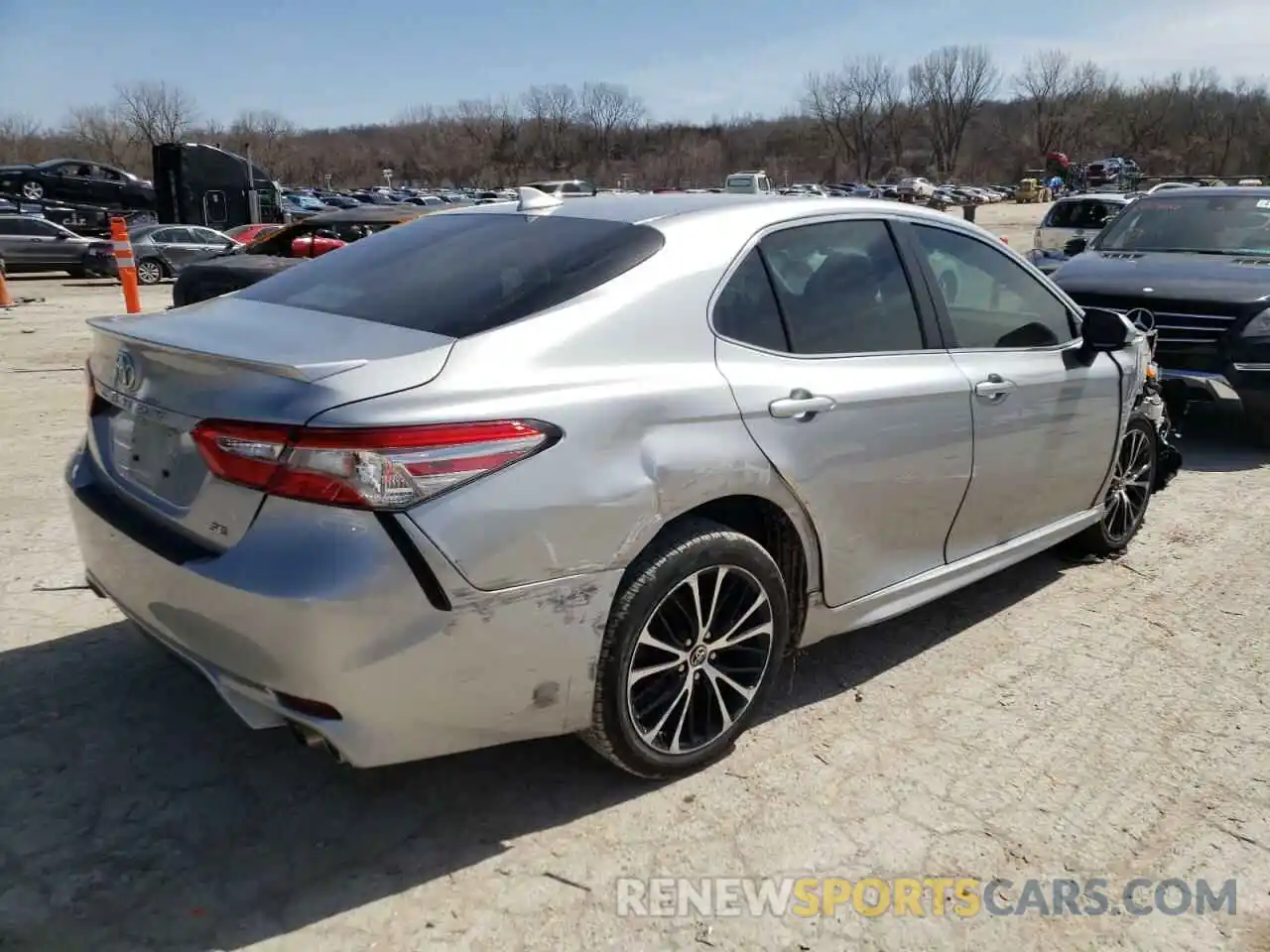 4 Photograph of a damaged car 4T1B11HK3KU731904 TOYOTA CAMRY 2019