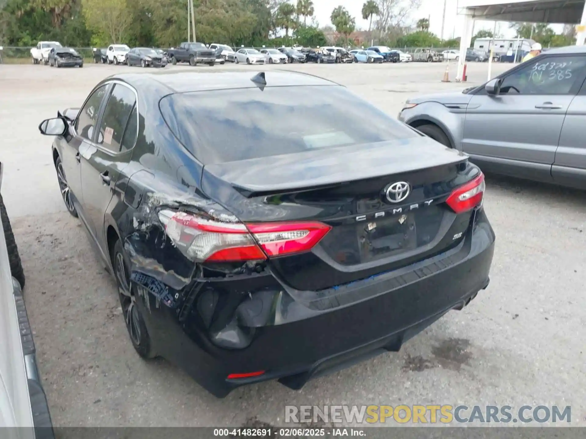 14 Photograph of a damaged car 4T1B11HK3KU735564 TOYOTA CAMRY 2019