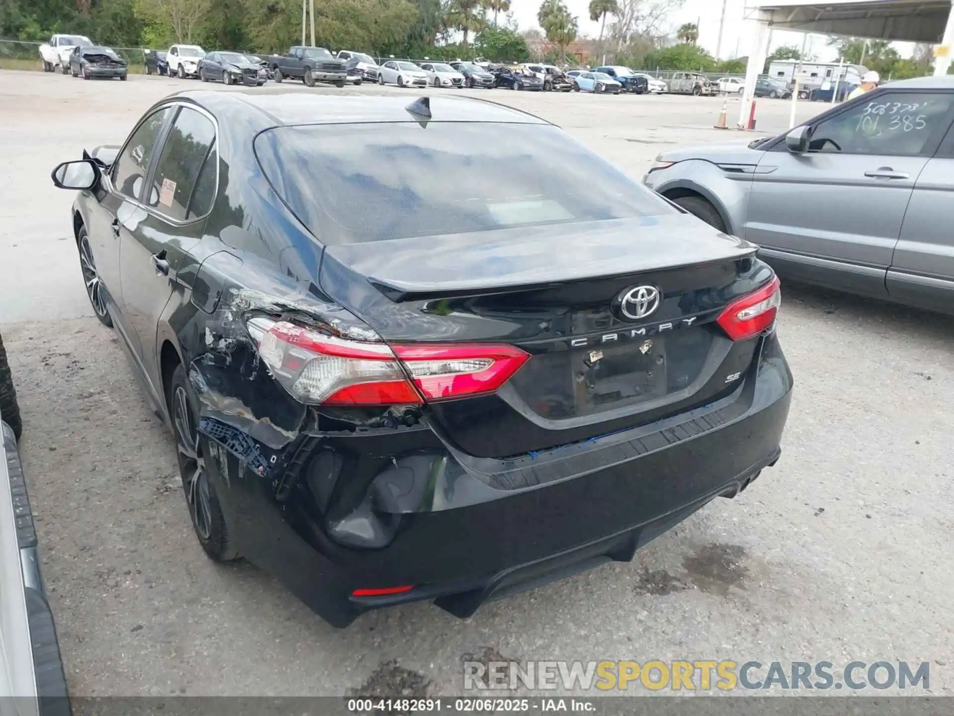 3 Photograph of a damaged car 4T1B11HK3KU735564 TOYOTA CAMRY 2019