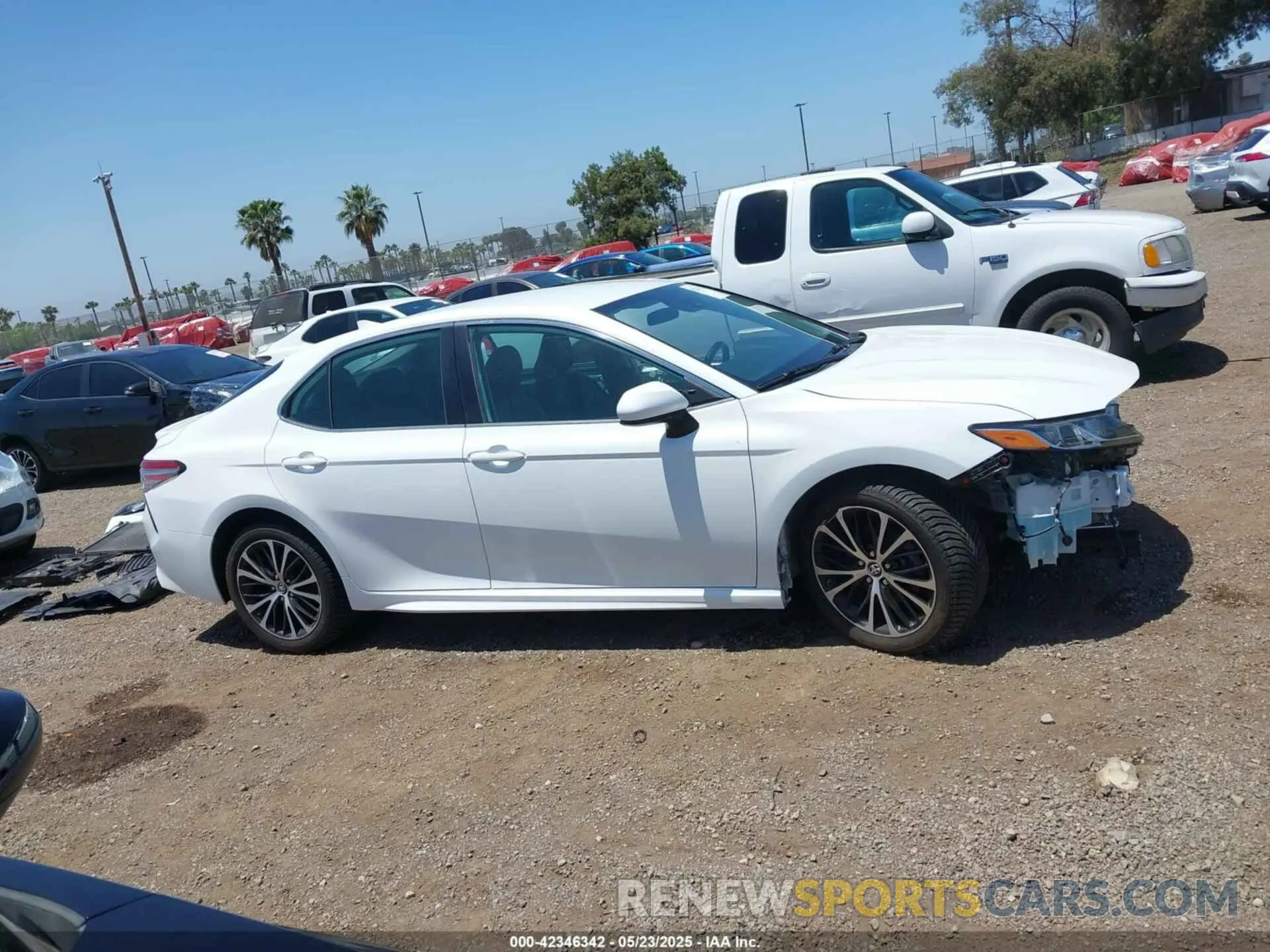14 Photograph of a damaged car 4T1B11HK3KU736410 TOYOTA CAMRY 2019