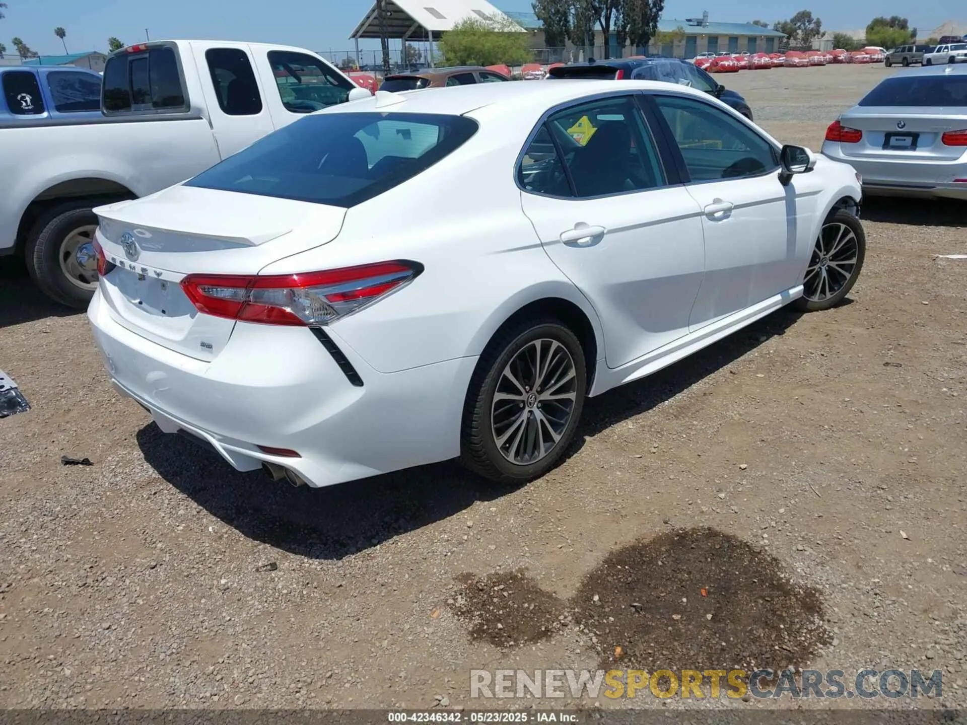 4 Photograph of a damaged car 4T1B11HK3KU736410 TOYOTA CAMRY 2019