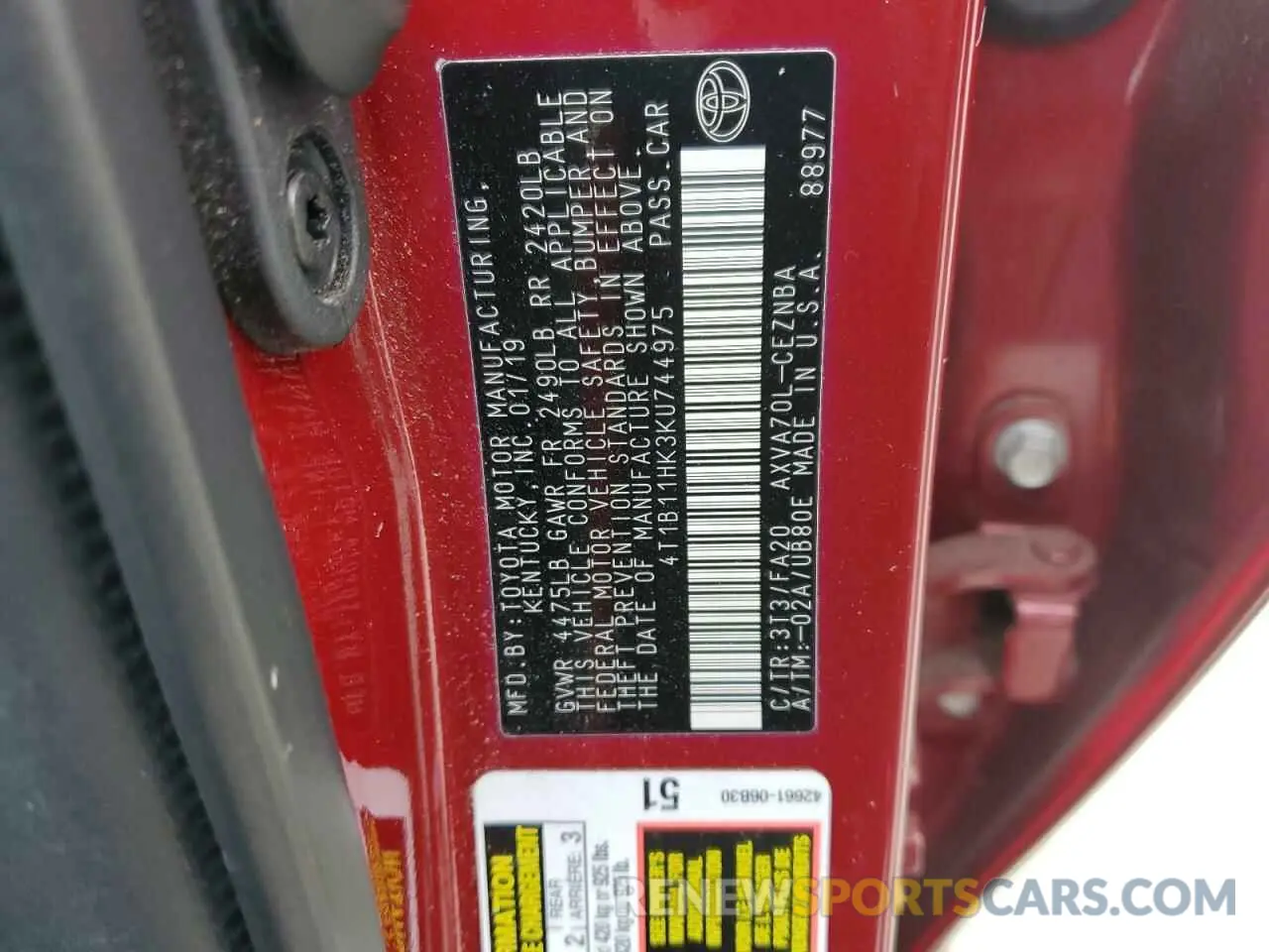 10 Photograph of a damaged car 4T1B11HK3KU744975 TOYOTA CAMRY 2019