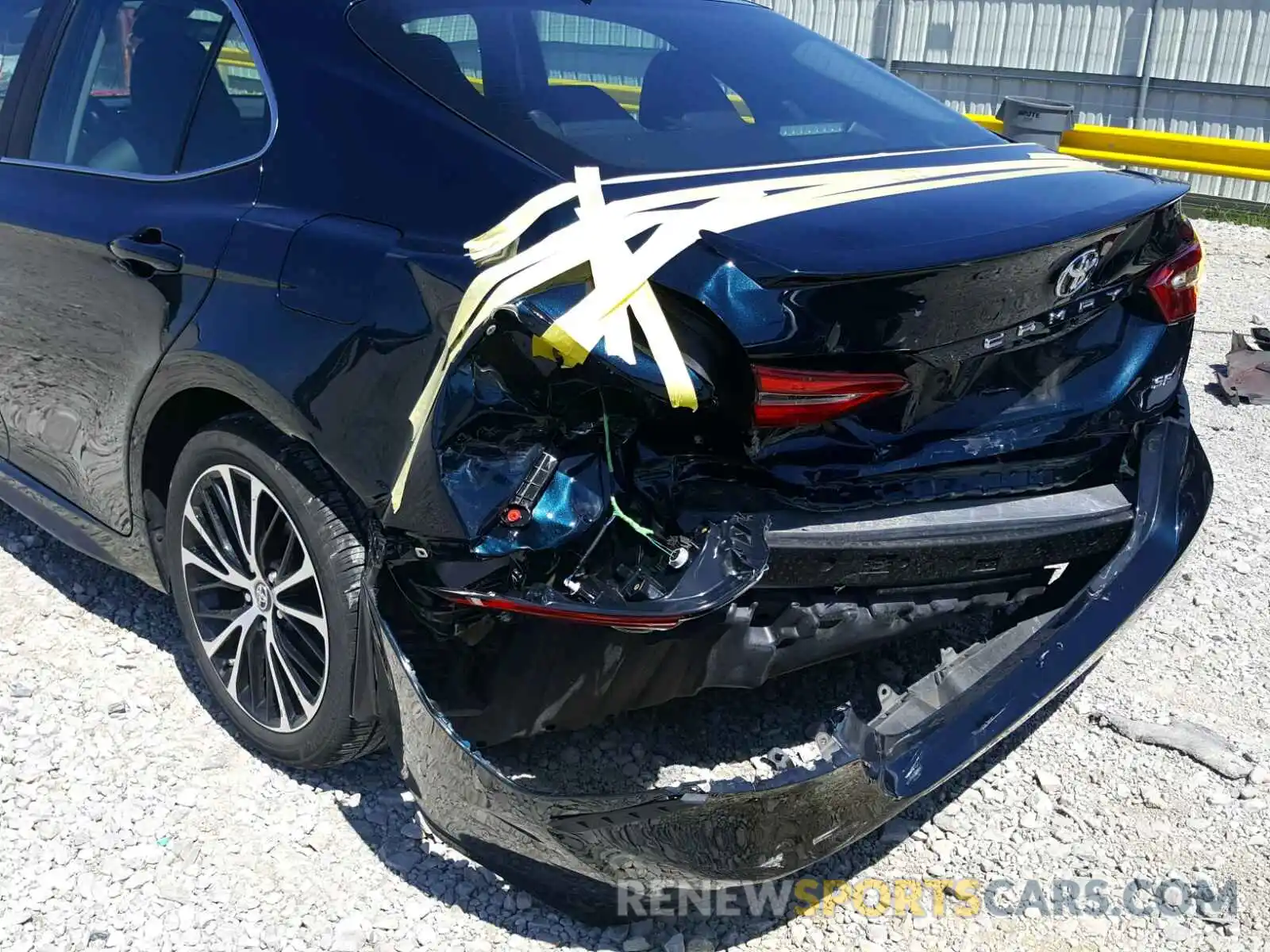 9 Photograph of a damaged car 4T1B11HK3KU745480 TOYOTA CAMRY 2019