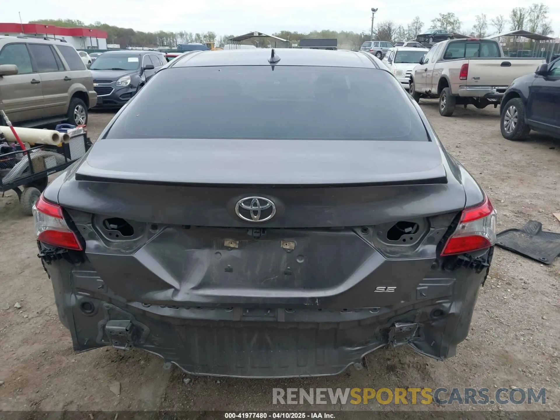 17 Photograph of a damaged car 4T1B11HK3KU755068 TOYOTA CAMRY 2019