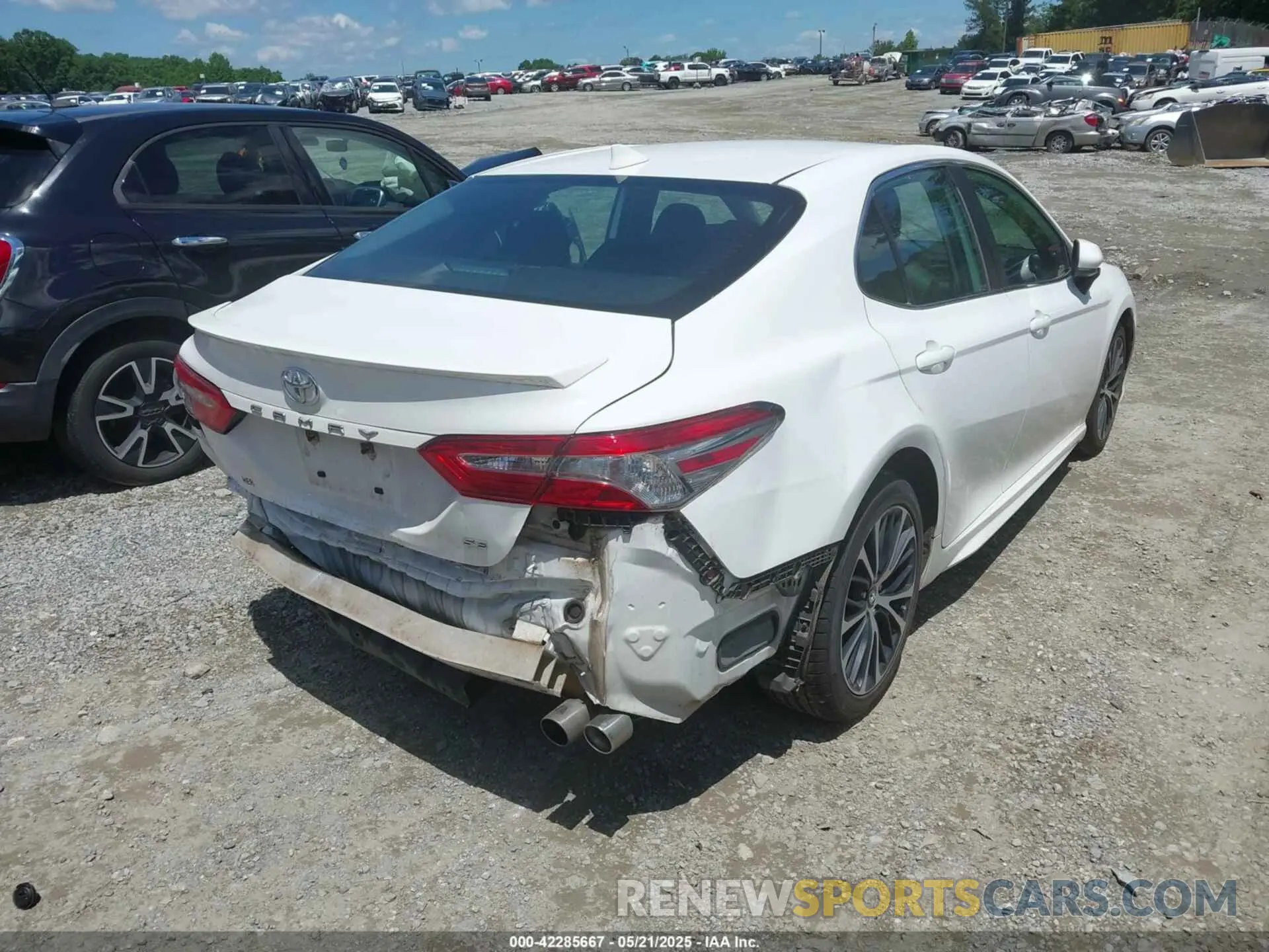 4 Photograph of a damaged car 4T1B11HK3KU760643 TOYOTA CAMRY 2019