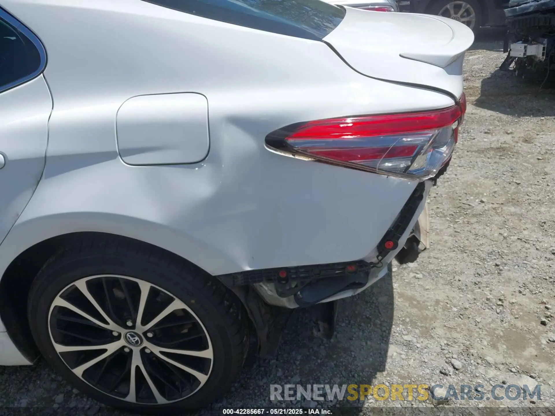 6 Photograph of a damaged car 4T1B11HK3KU760643 TOYOTA CAMRY 2019