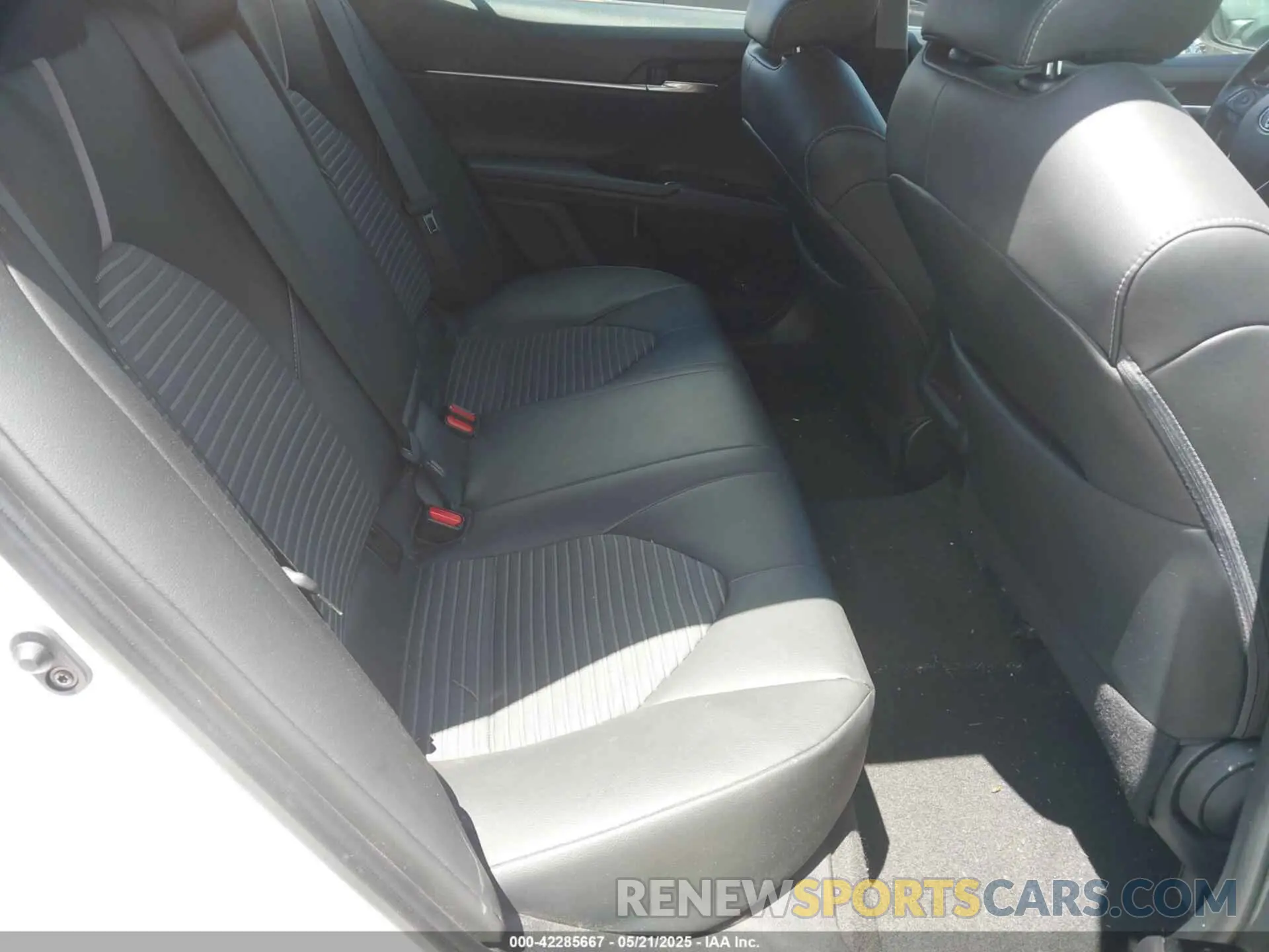 8 Photograph of a damaged car 4T1B11HK3KU760643 TOYOTA CAMRY 2019