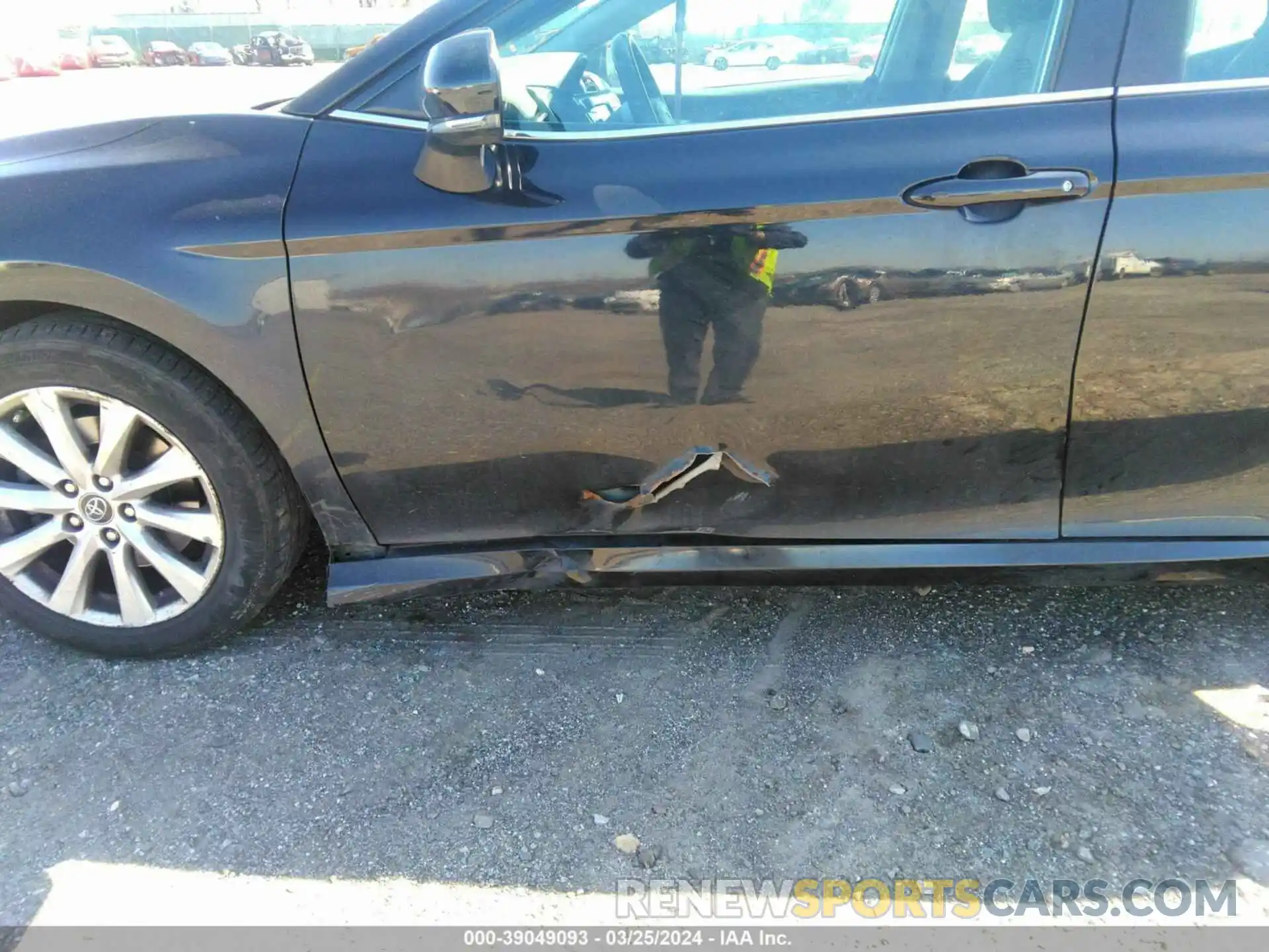 17 Photograph of a damaged car 4T1B11HK3KU769519 TOYOTA CAMRY 2019