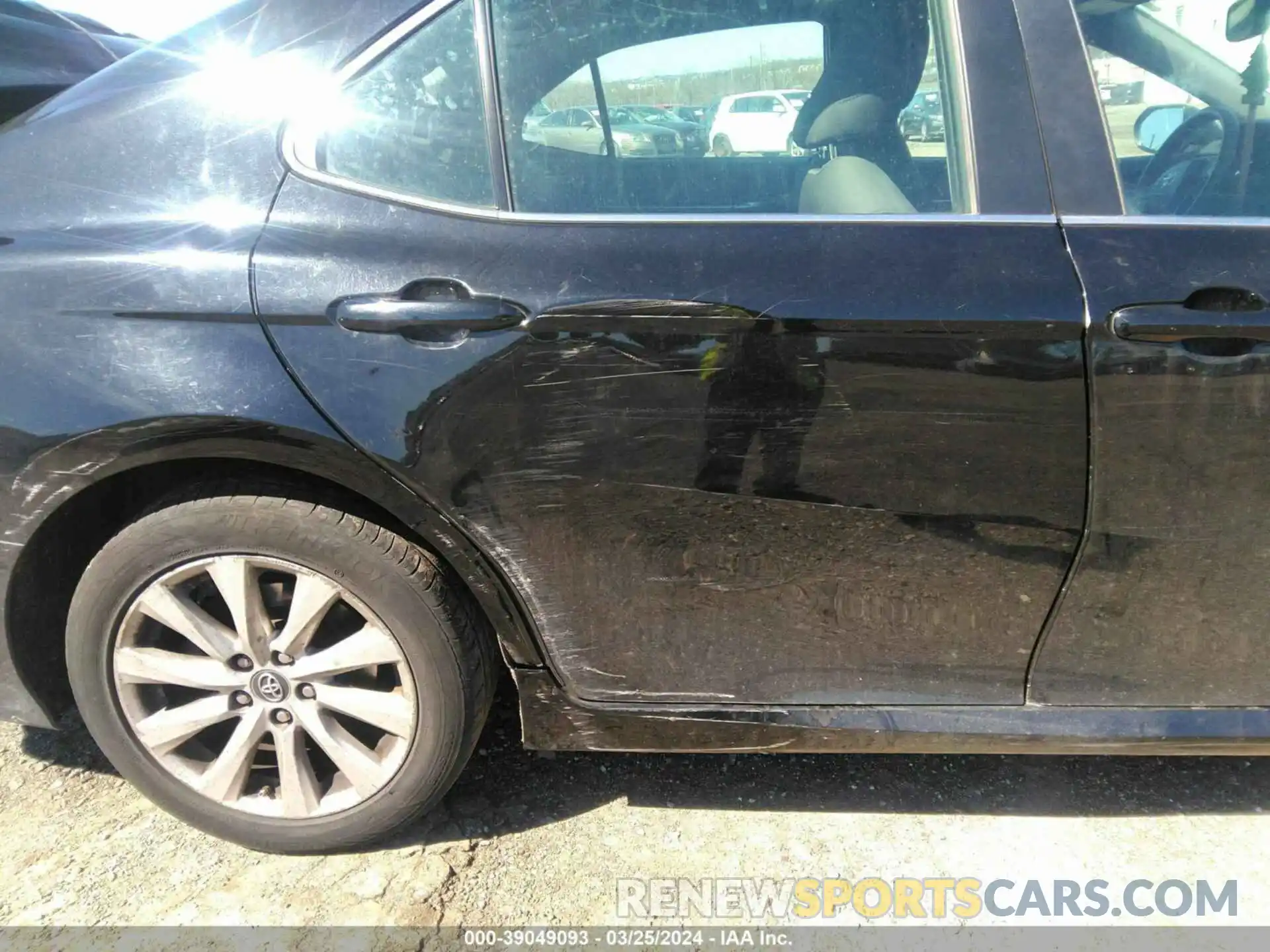 18 Photograph of a damaged car 4T1B11HK3KU769519 TOYOTA CAMRY 2019