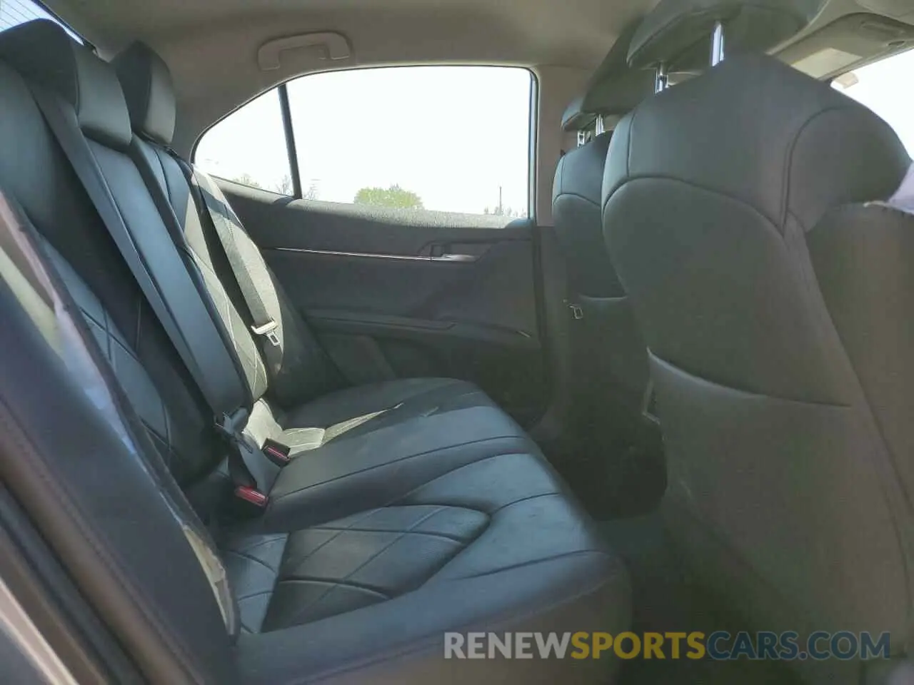 10 Photograph of a damaged car 4T1B11HK3KU770914 TOYOTA CAMRY 2019