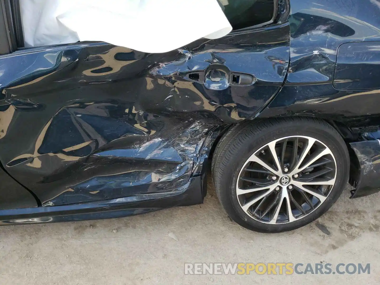 9 Photograph of a damaged car 4T1B11HK3KU771660 TOYOTA CAMRY 2019