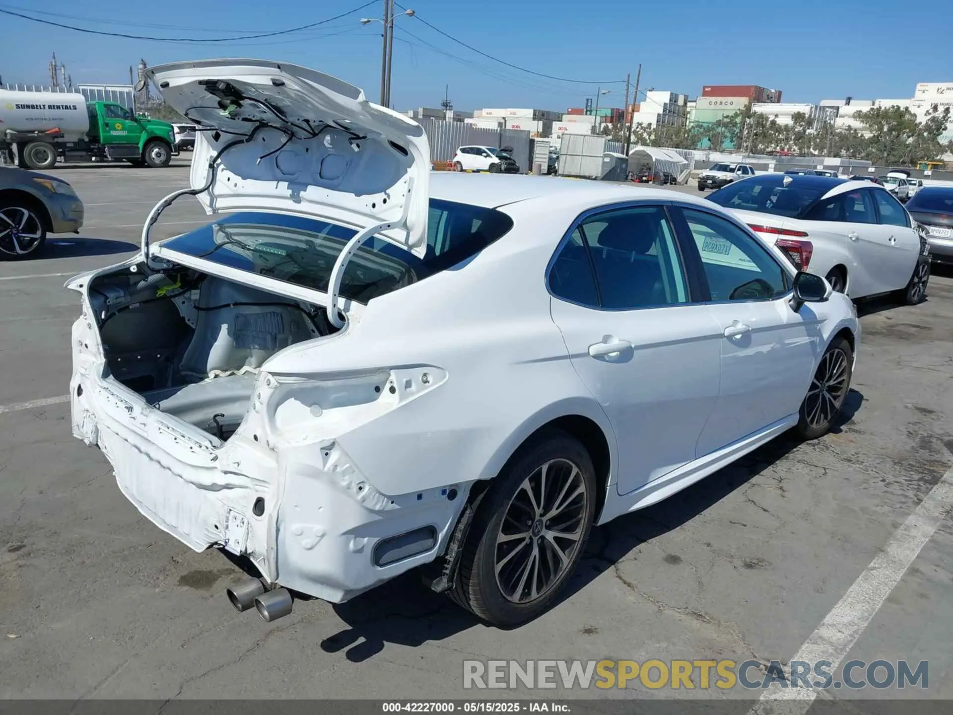 4 Photograph of a damaged car 4T1B11HK3KU777054 TOYOTA CAMRY 2019