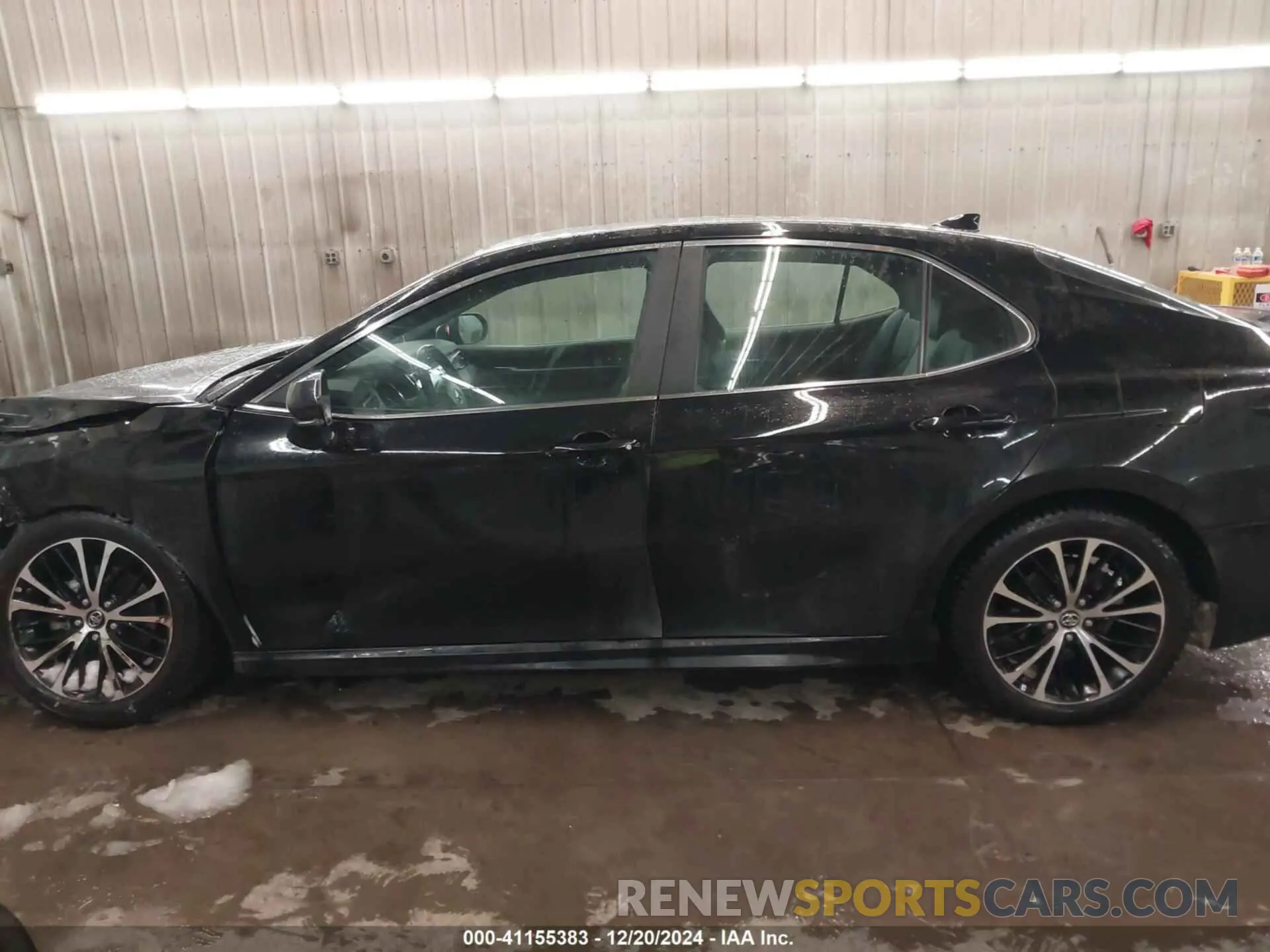 15 Photograph of a damaged car 4T1B11HK3KU784005 TOYOTA CAMRY 2019