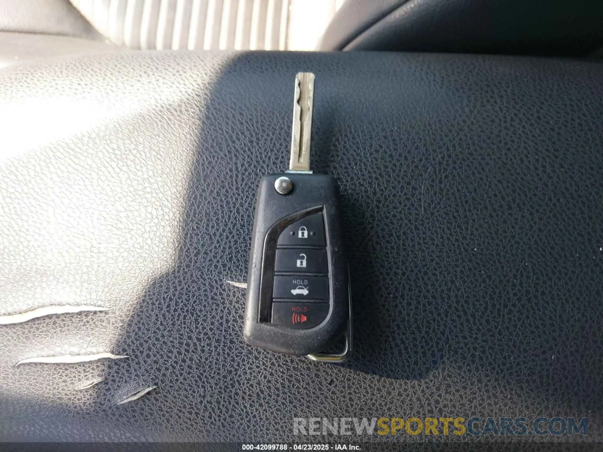11 Photograph of a damaged car 4T1B11HK3KU787308 TOYOTA CAMRY 2019