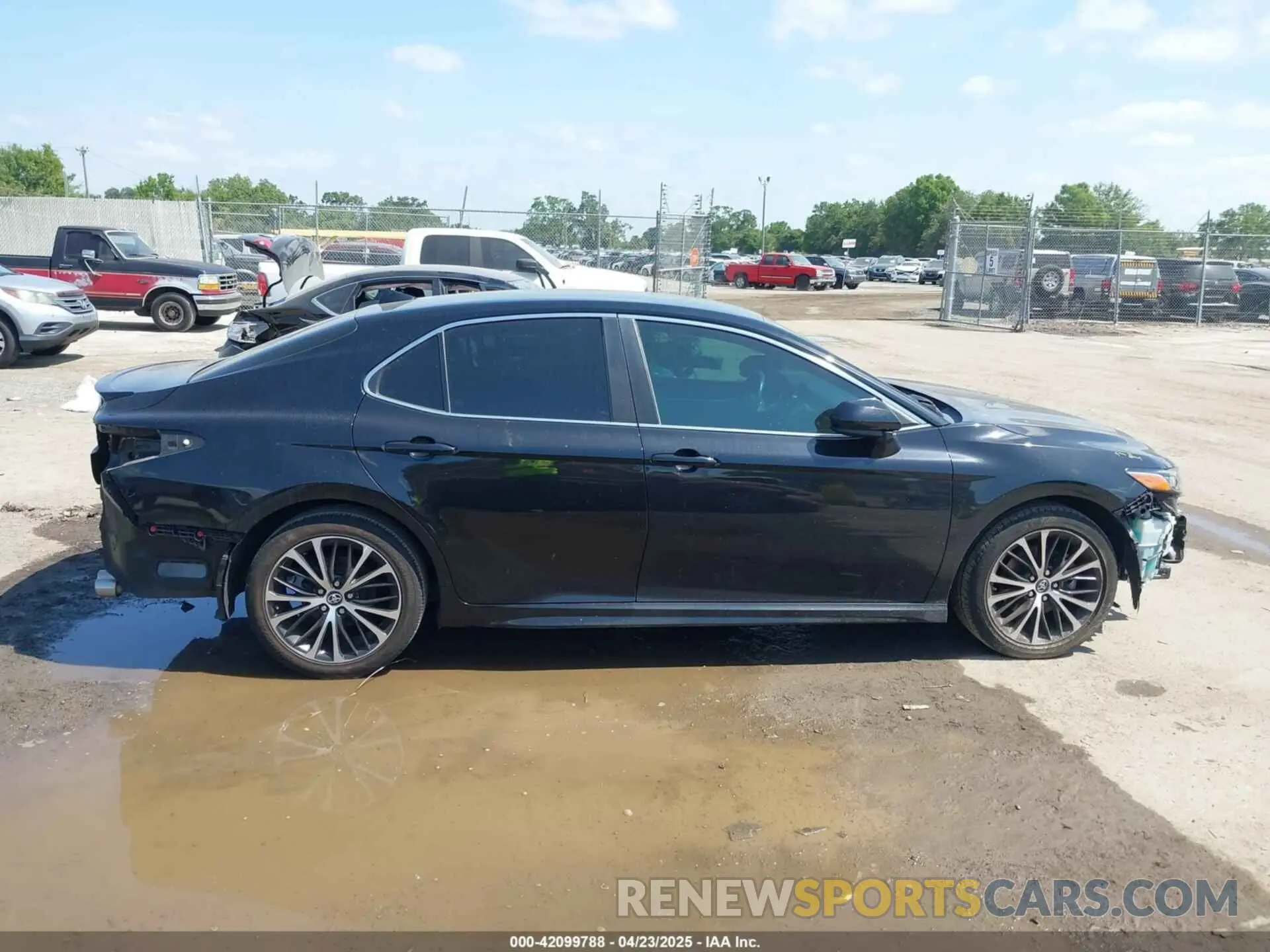 14 Photograph of a damaged car 4T1B11HK3KU787308 TOYOTA CAMRY 2019