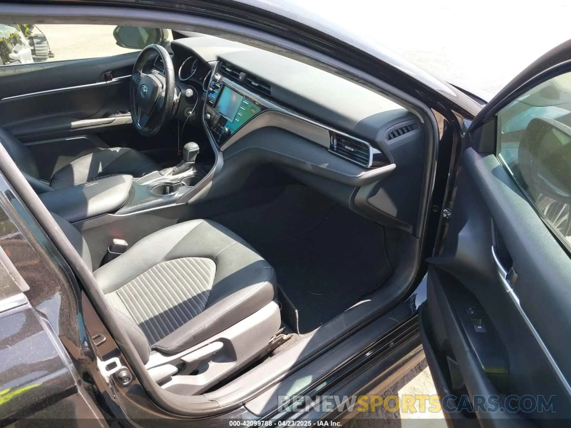 5 Photograph of a damaged car 4T1B11HK3KU787308 TOYOTA CAMRY 2019