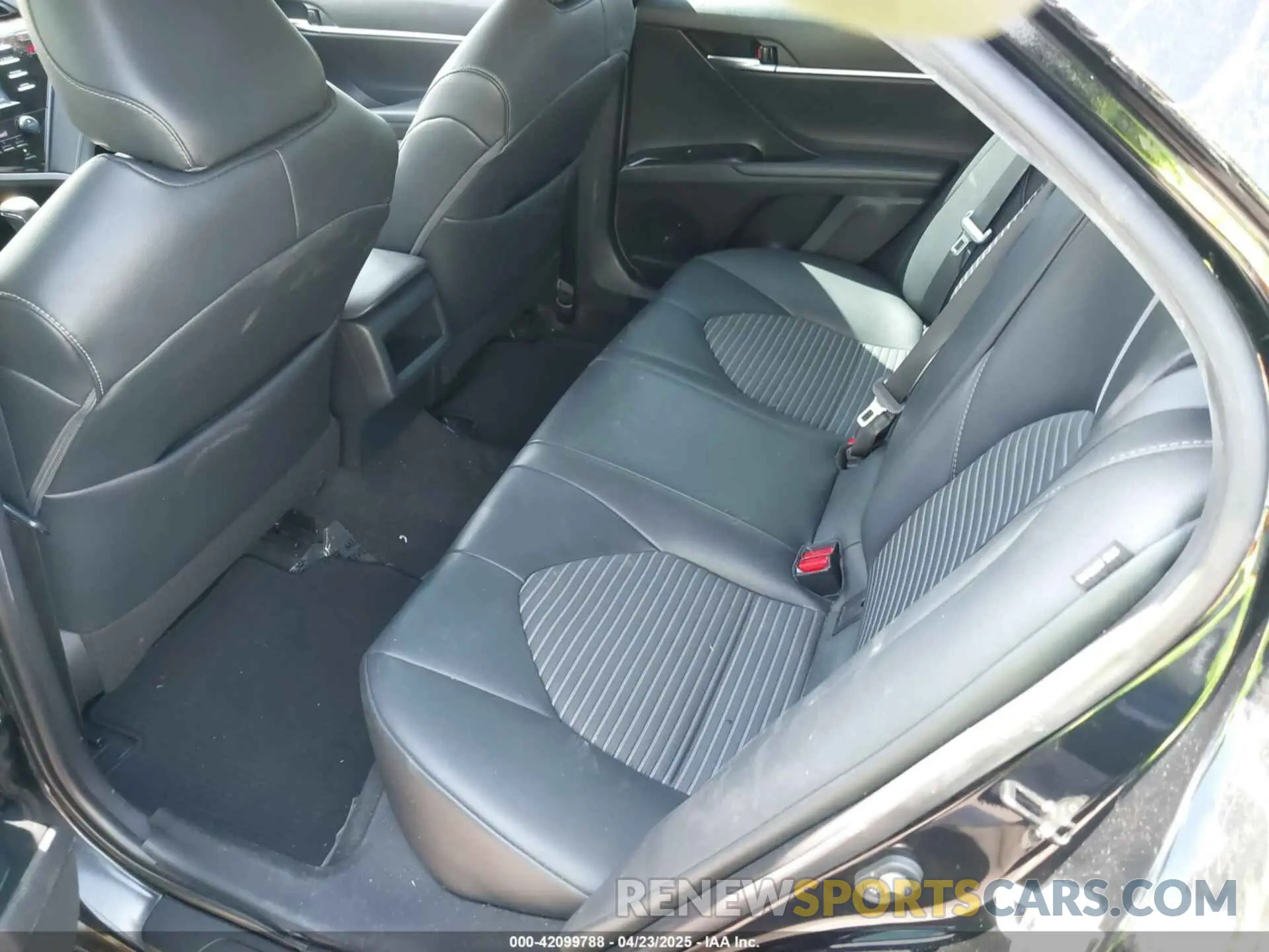 8 Photograph of a damaged car 4T1B11HK3KU787308 TOYOTA CAMRY 2019