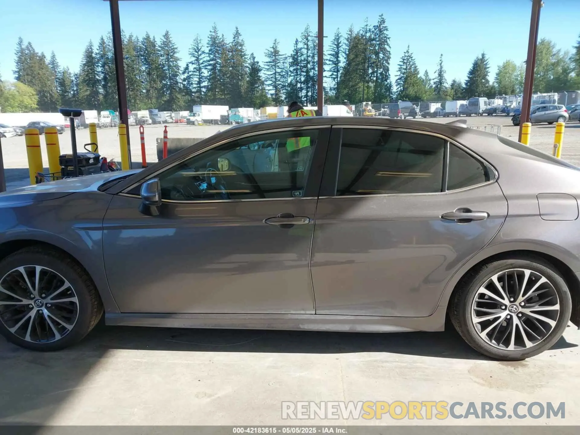 15 Photograph of a damaged car 4T1B11HK3KU795392 TOYOTA CAMRY 2019