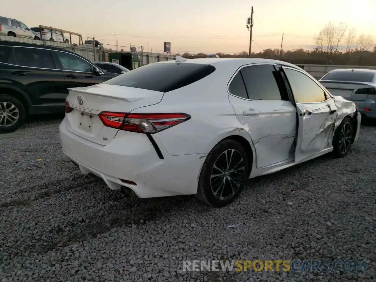 4 Photograph of a damaged car 4T1B11HK3KU801322 TOYOTA CAMRY 2019