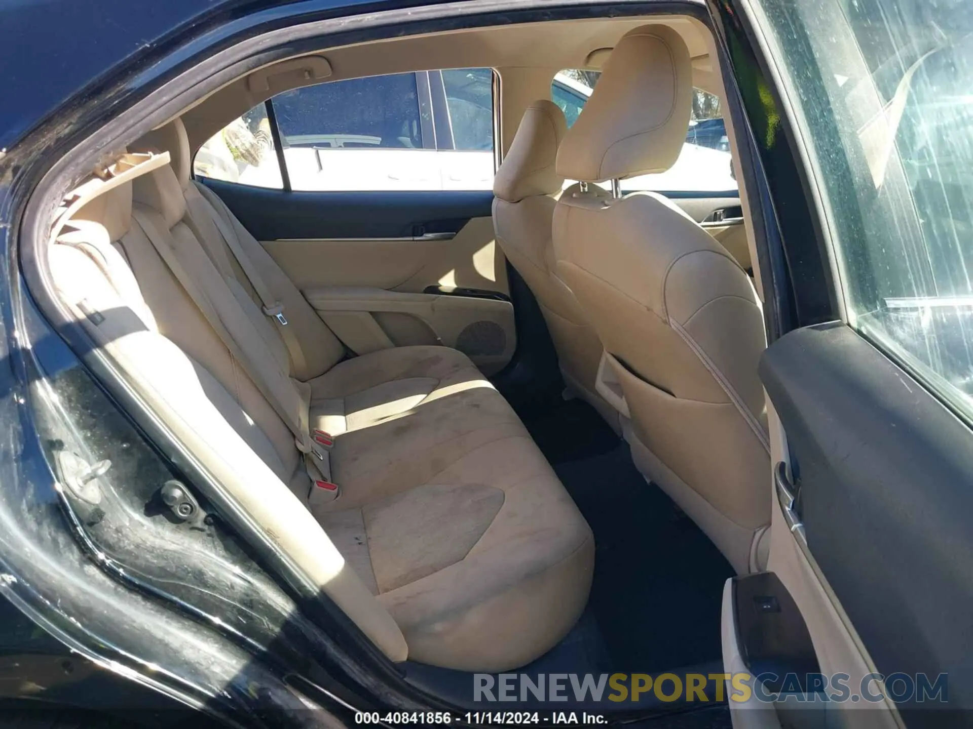 8 Photograph of a damaged car 4T1B11HK3KU802258 TOYOTA CAMRY 2019