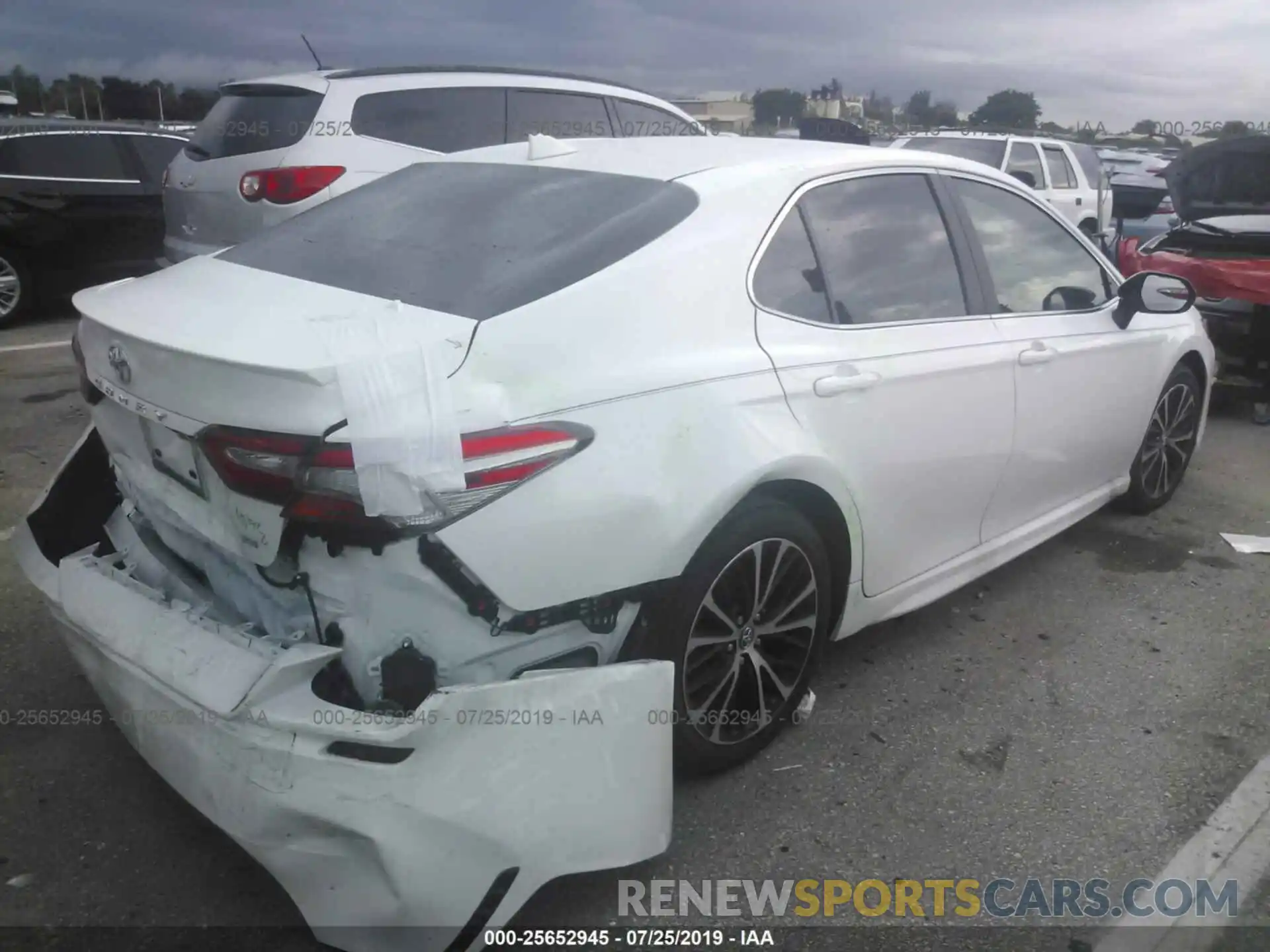 4 Photograph of a damaged car 4T1B11HK3KU803491 TOYOTA CAMRY 2019