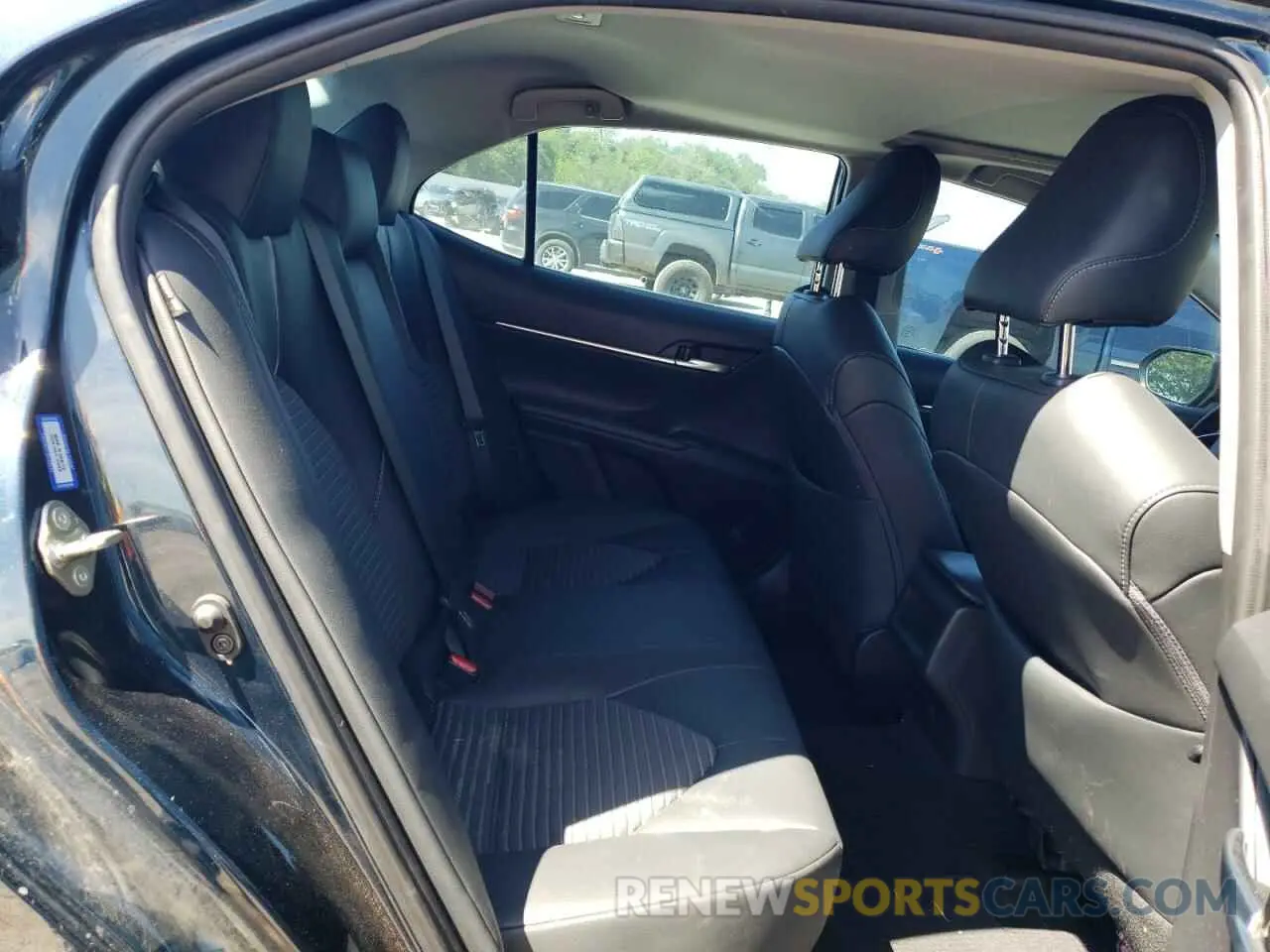 10 Photograph of a damaged car 4T1B11HK3KU813129 TOYOTA CAMRY 2019