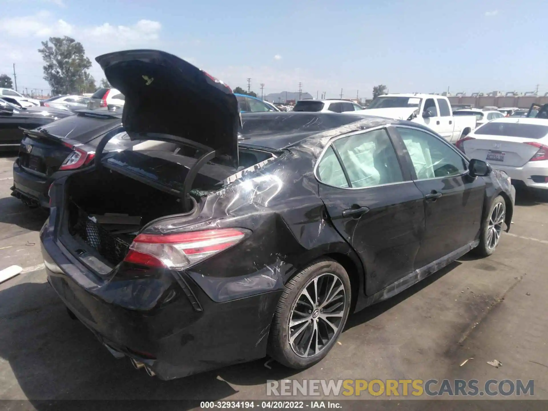 4 Photograph of a damaged car 4T1B11HK3KU819495 TOYOTA CAMRY 2019