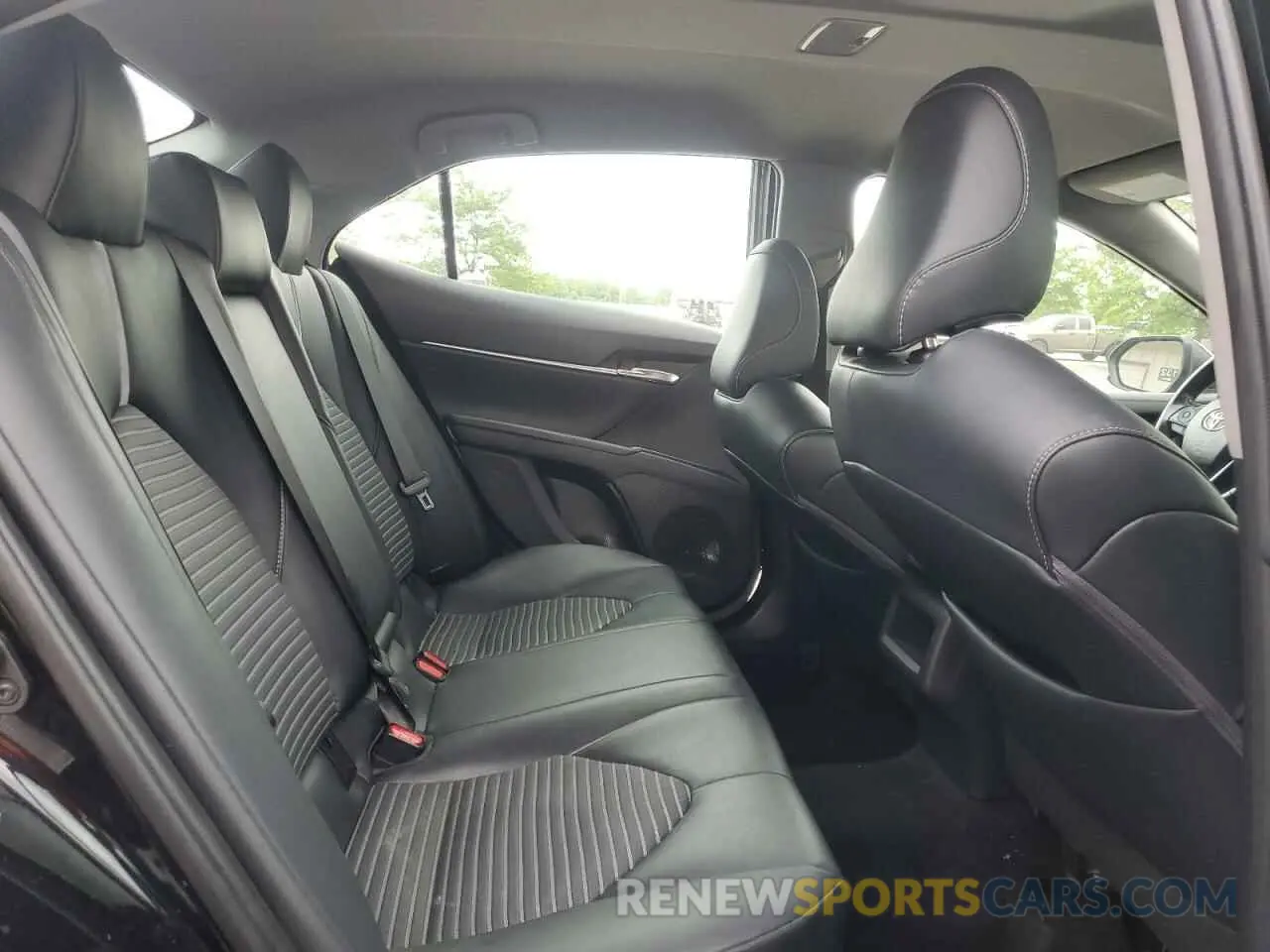10 Photograph of a damaged car 4T1B11HK4KU160035 TOYOTA CAMRY 2019