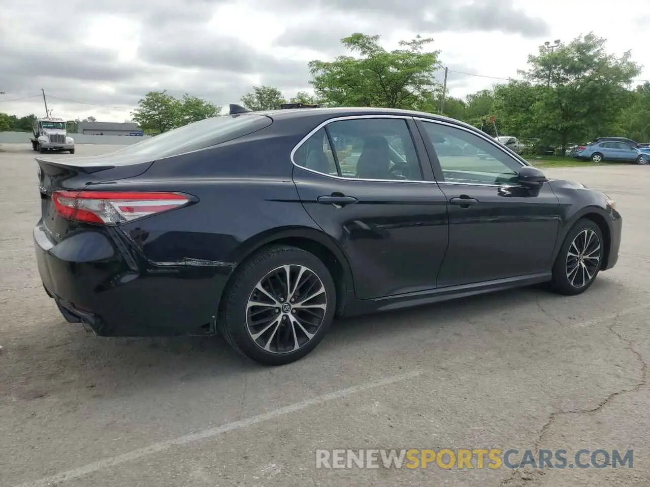 3 Photograph of a damaged car 4T1B11HK4KU160035 TOYOTA CAMRY 2019