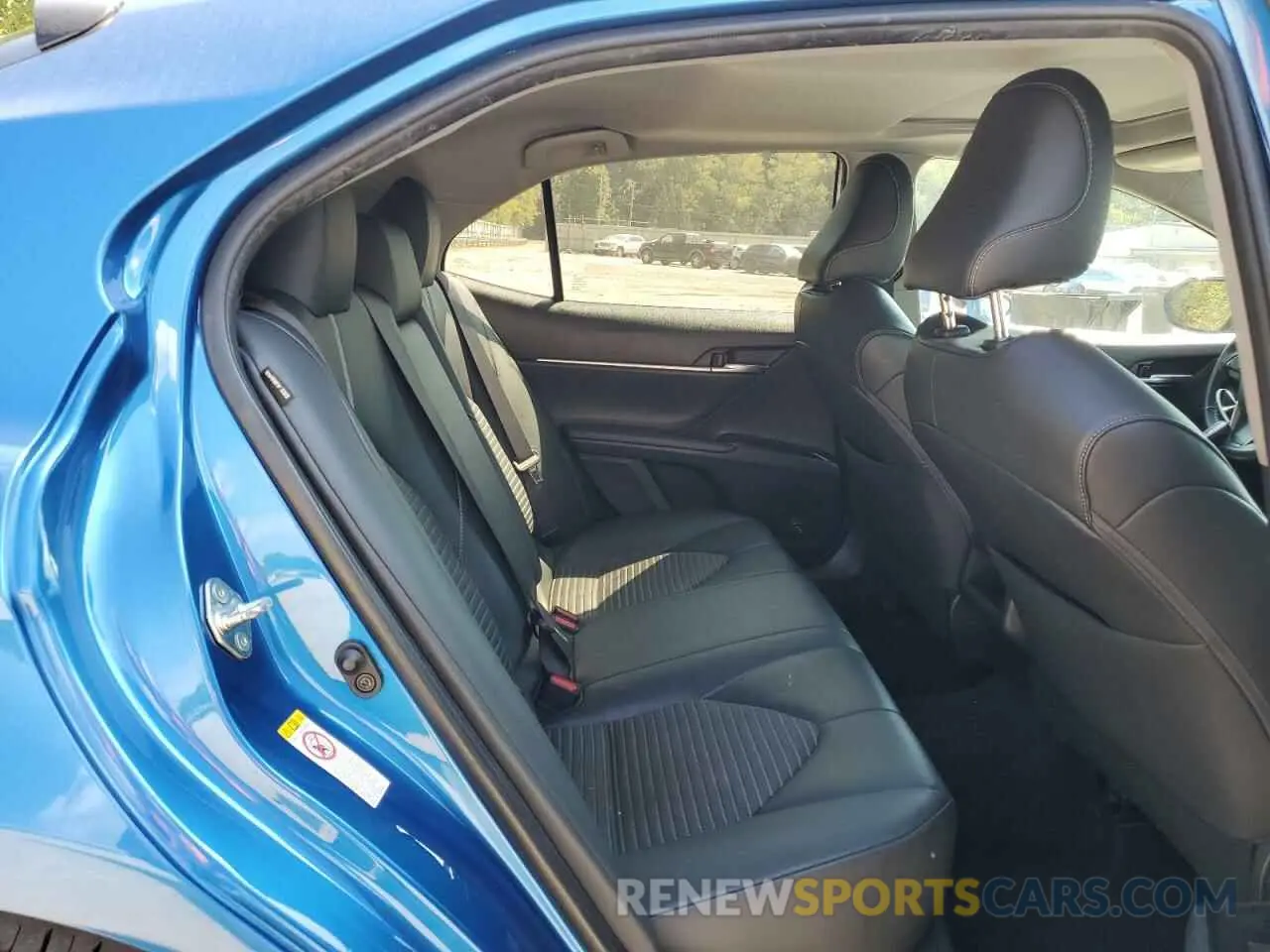 10 Photograph of a damaged car 4T1B11HK4KU166031 TOYOTA CAMRY 2019