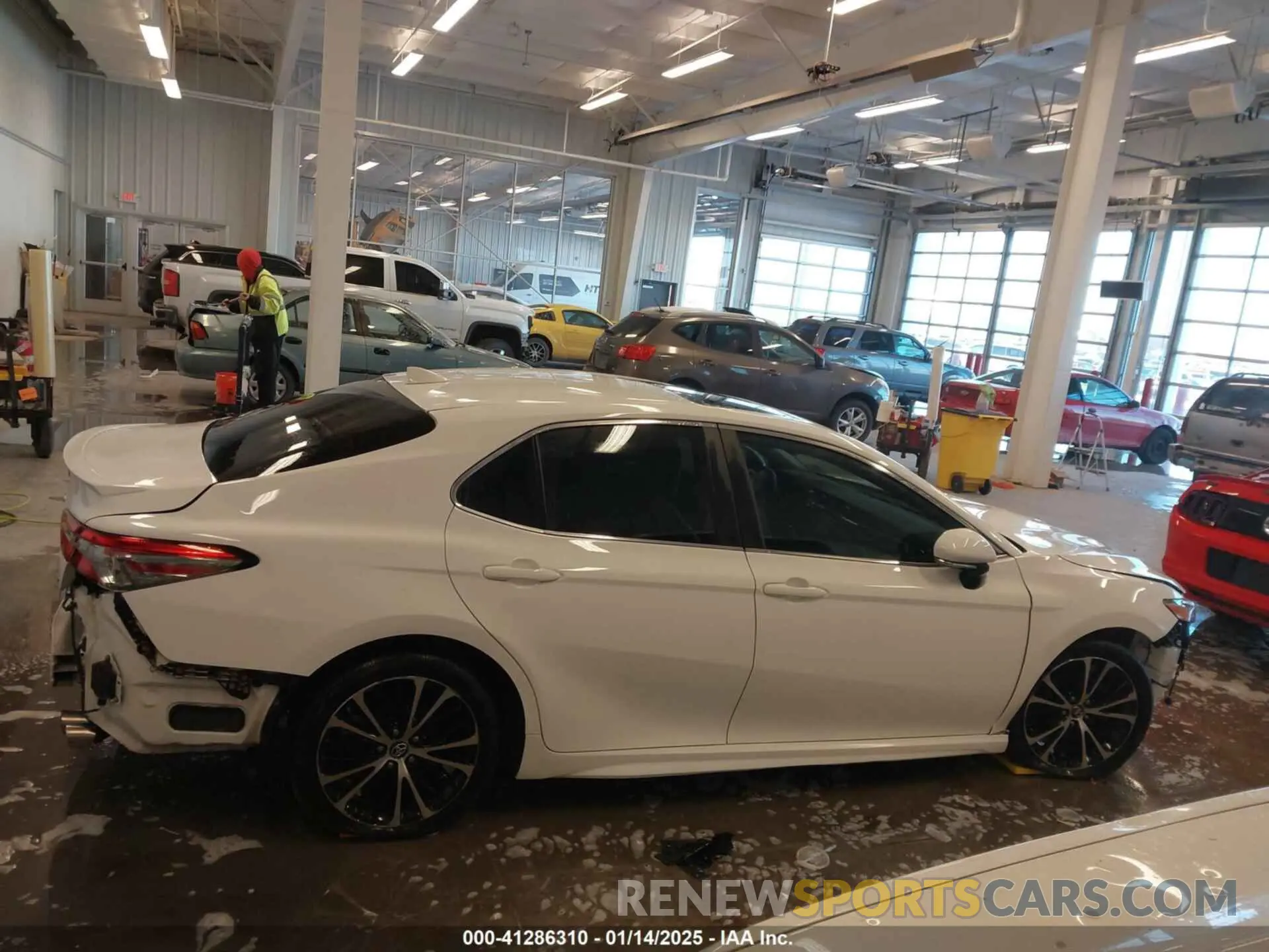 13 Photograph of a damaged car 4T1B11HK4KU179538 TOYOTA CAMRY 2019