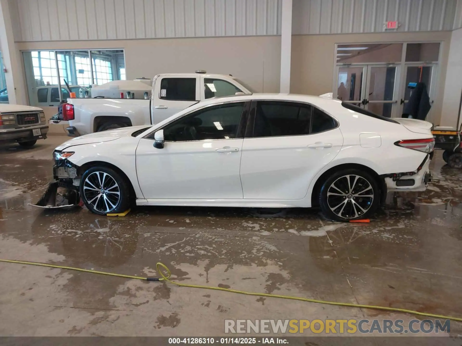 14 Photograph of a damaged car 4T1B11HK4KU179538 TOYOTA CAMRY 2019